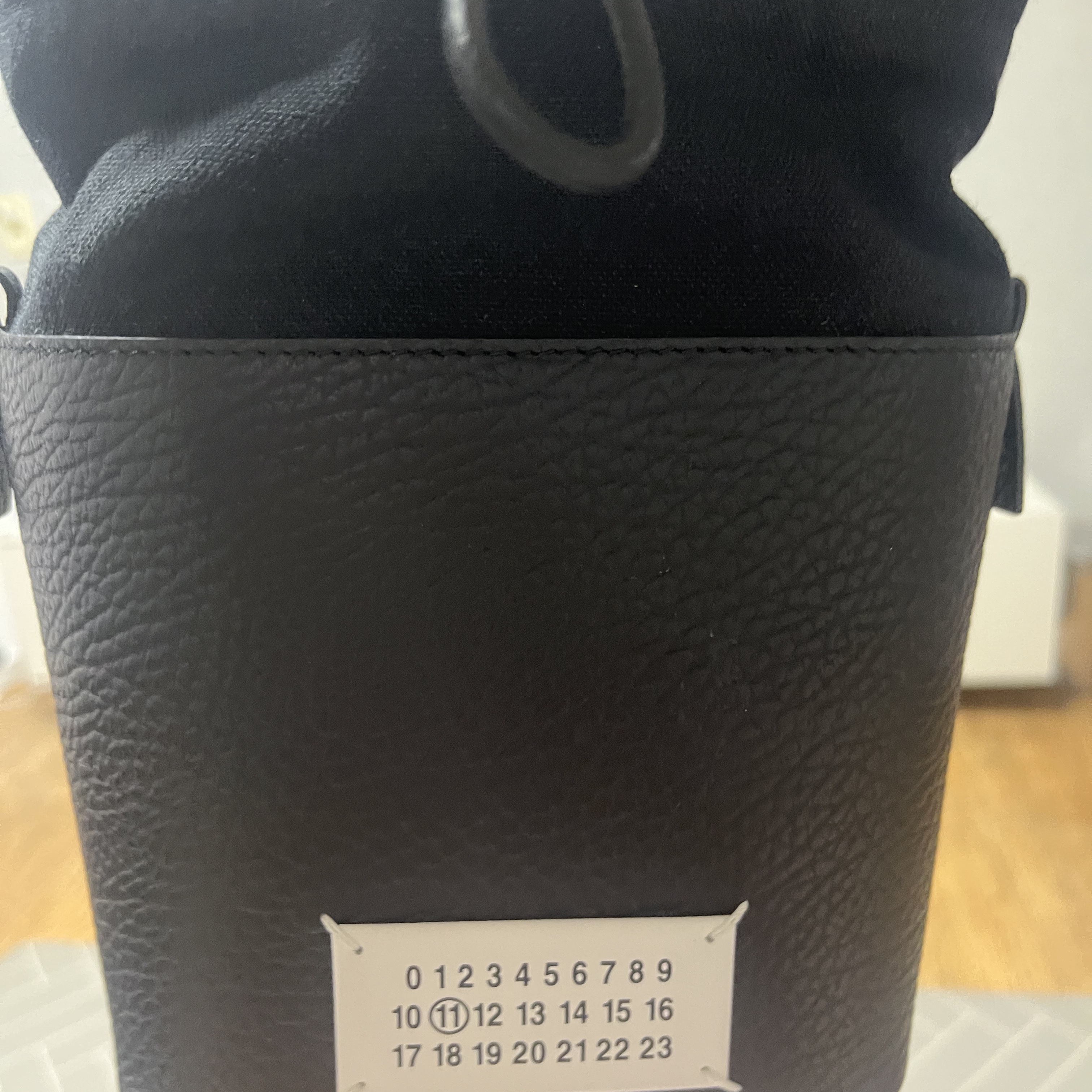 Maison Margiela 5AC Bucket Bag Black 착용 스타일