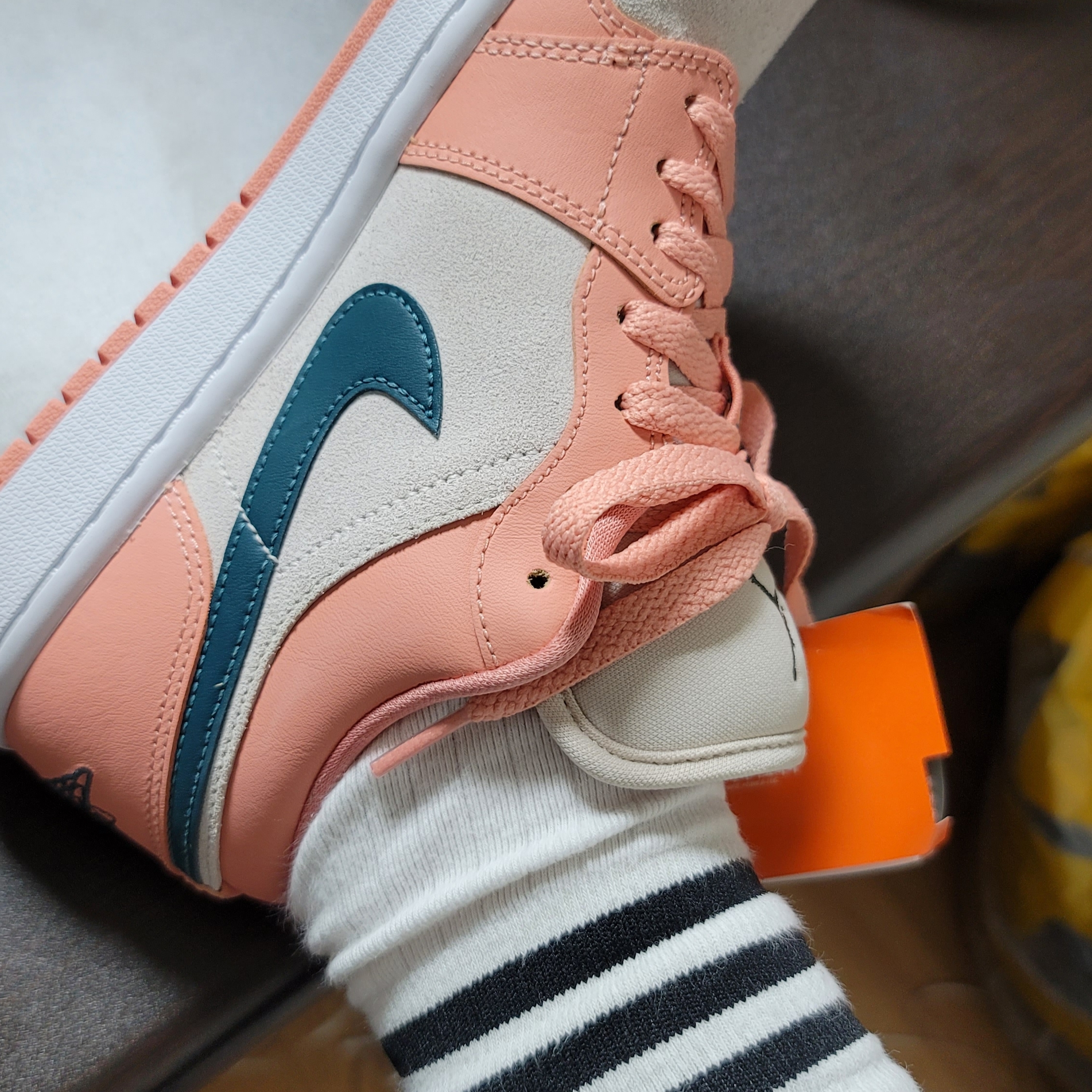 (W) Jordan 1 Low Light Madder Root 착용 스타일