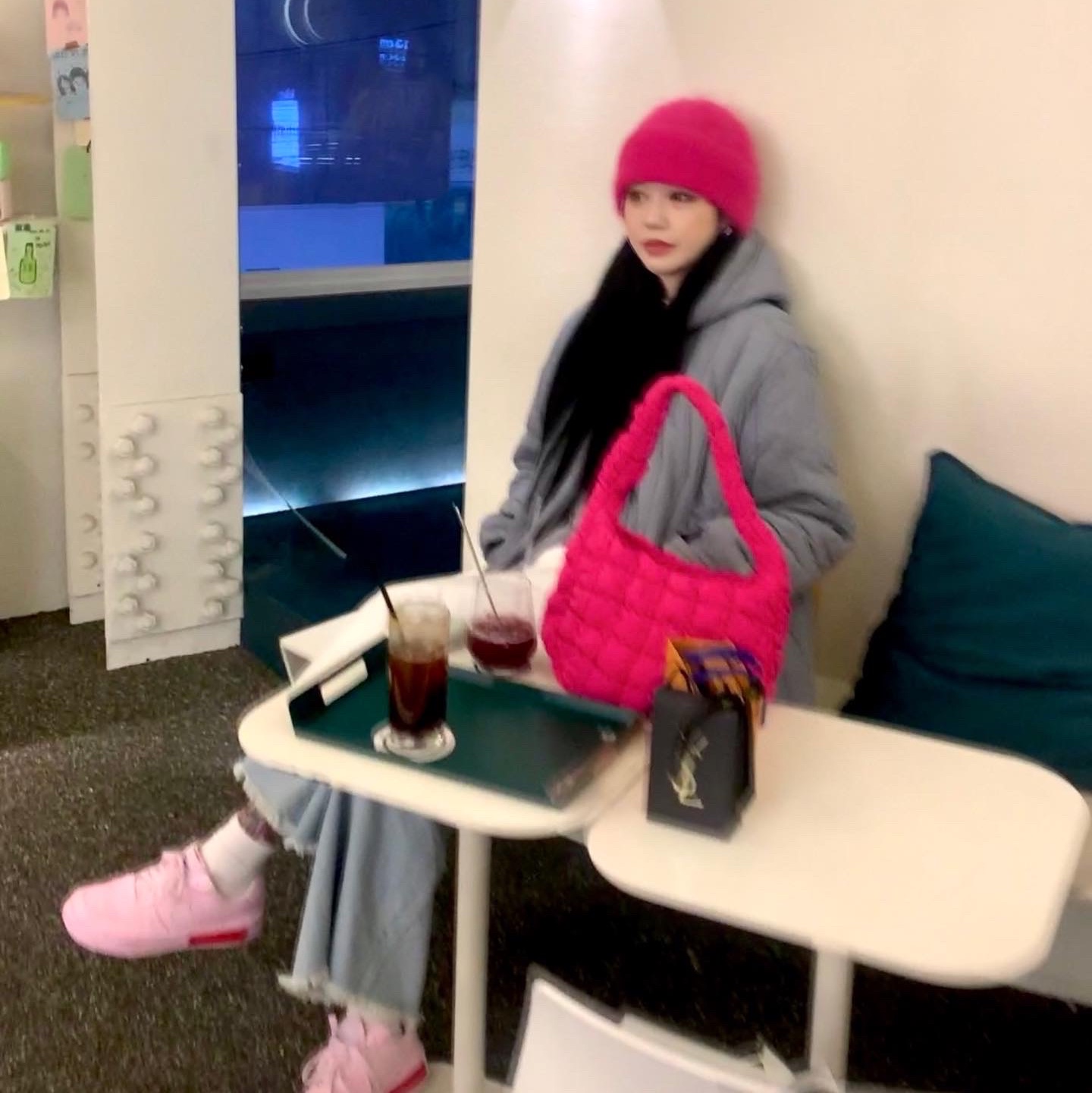 (W) Nike Air Force 1 Fontanka Pink Foam, COS Quilted Mini Bag Pink 착용 스타일 - 2