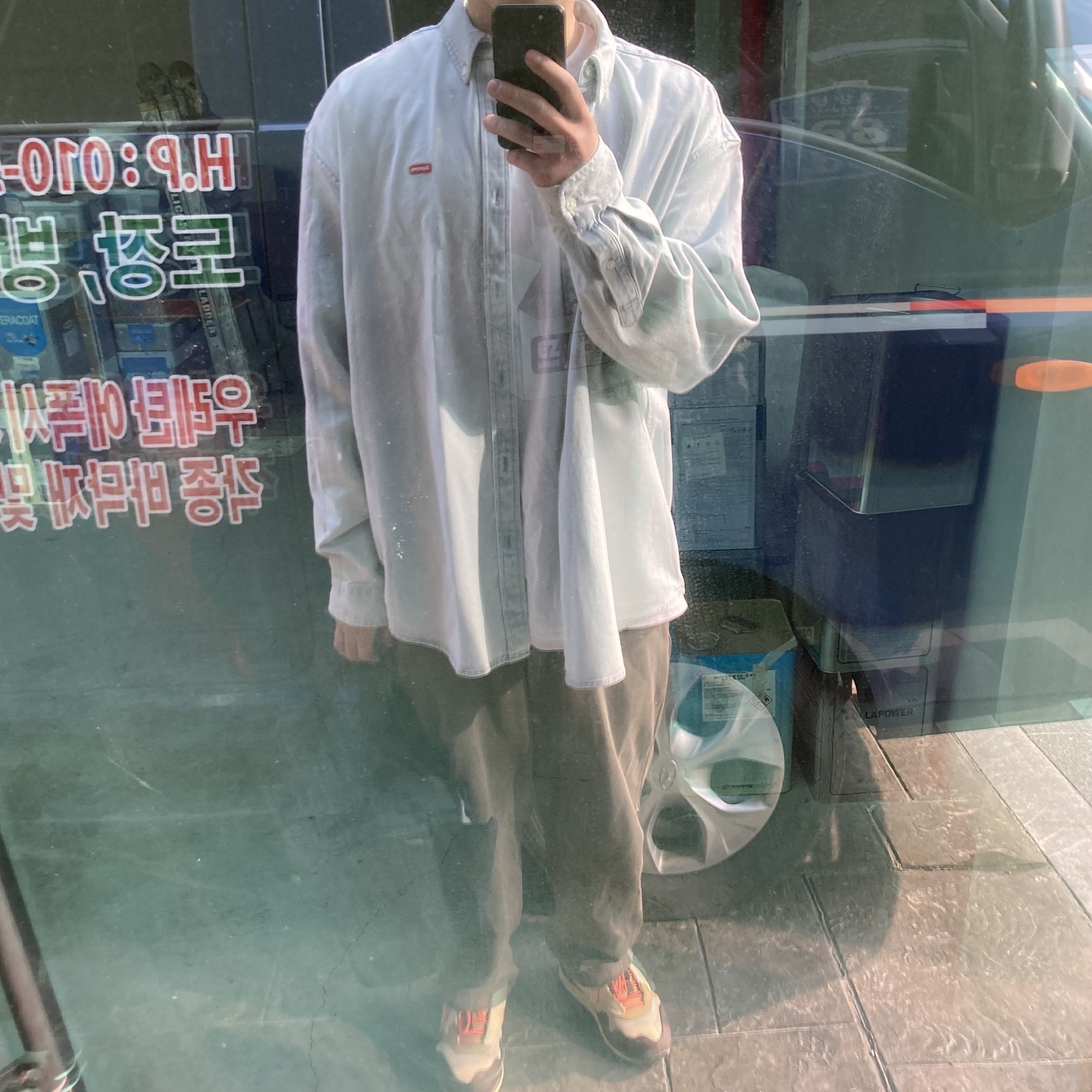 Supreme Small Box Shirt Denim - 23SS 착용 스타일 - 2