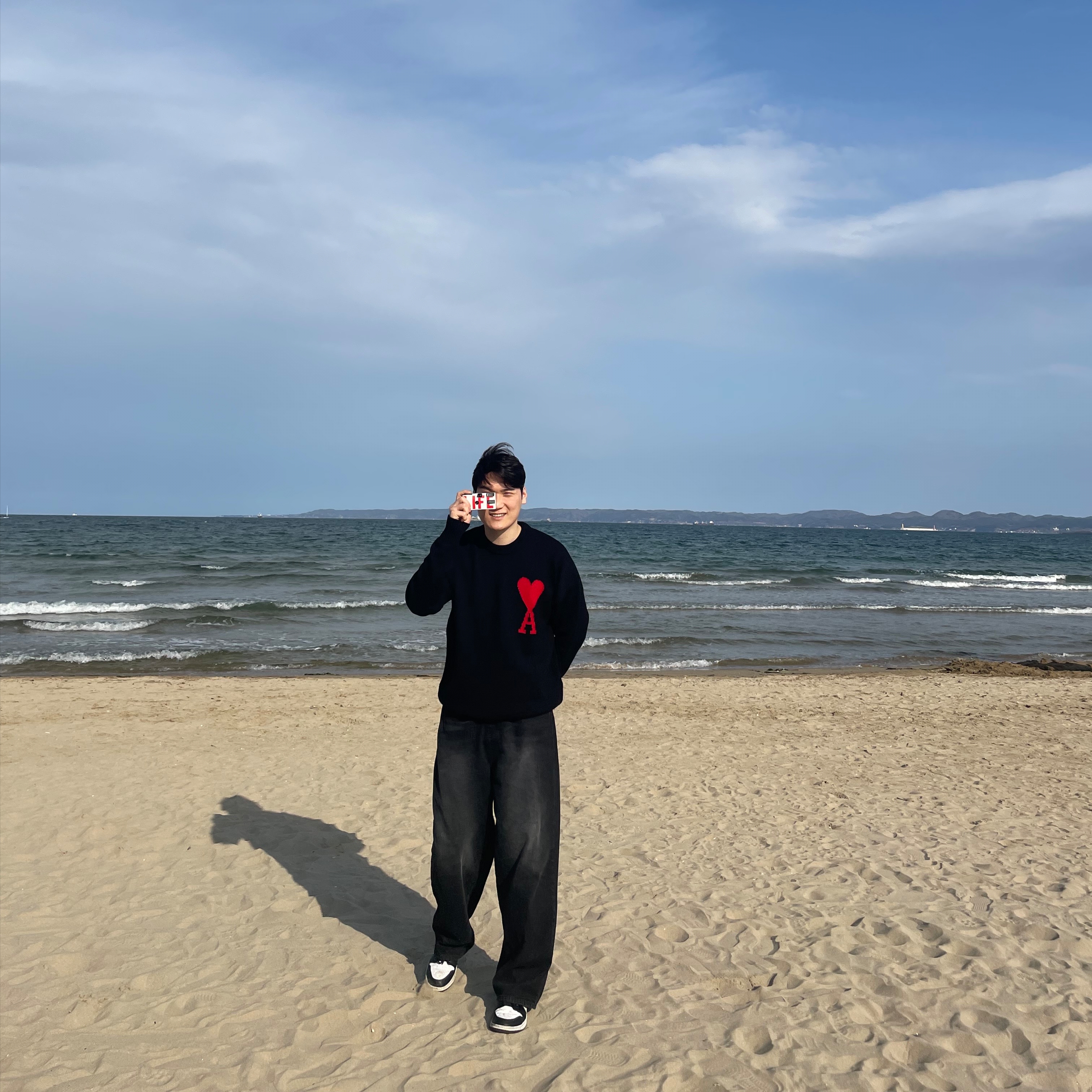 AMI de Coeur Oversize Intarsia Sweater Black Red, Jordan 1 Mid Racer Blue 착용 스타일 - 2