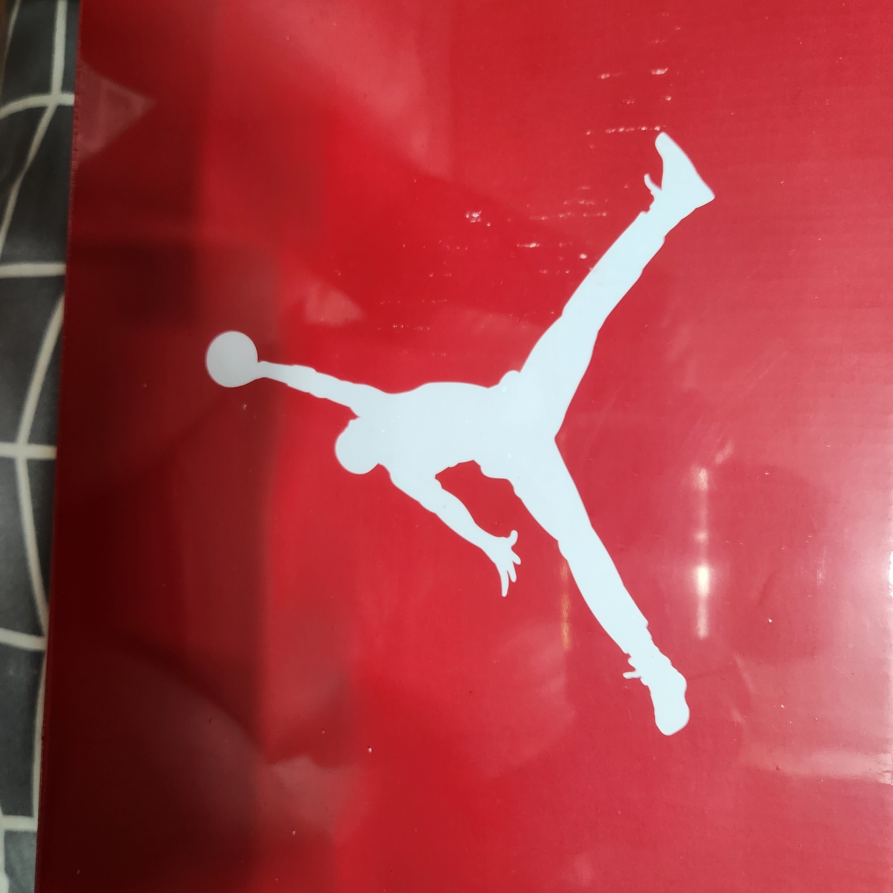Jordan 6 Retro White and University Red 착용 스타일 - 2