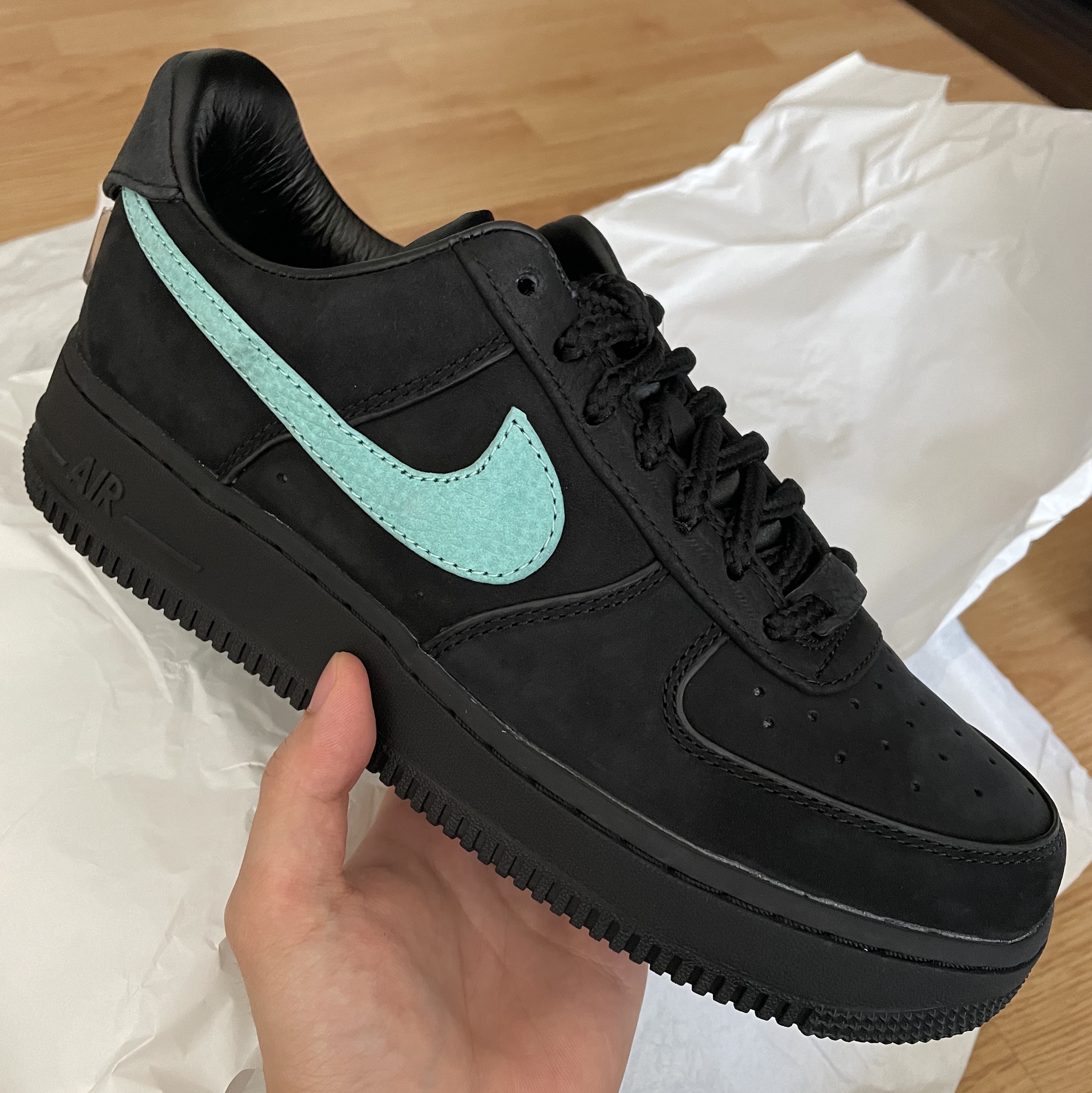 Nike x Tiffany & Co. Air Force 1 Low SP 1837 착용 스타일 - 1