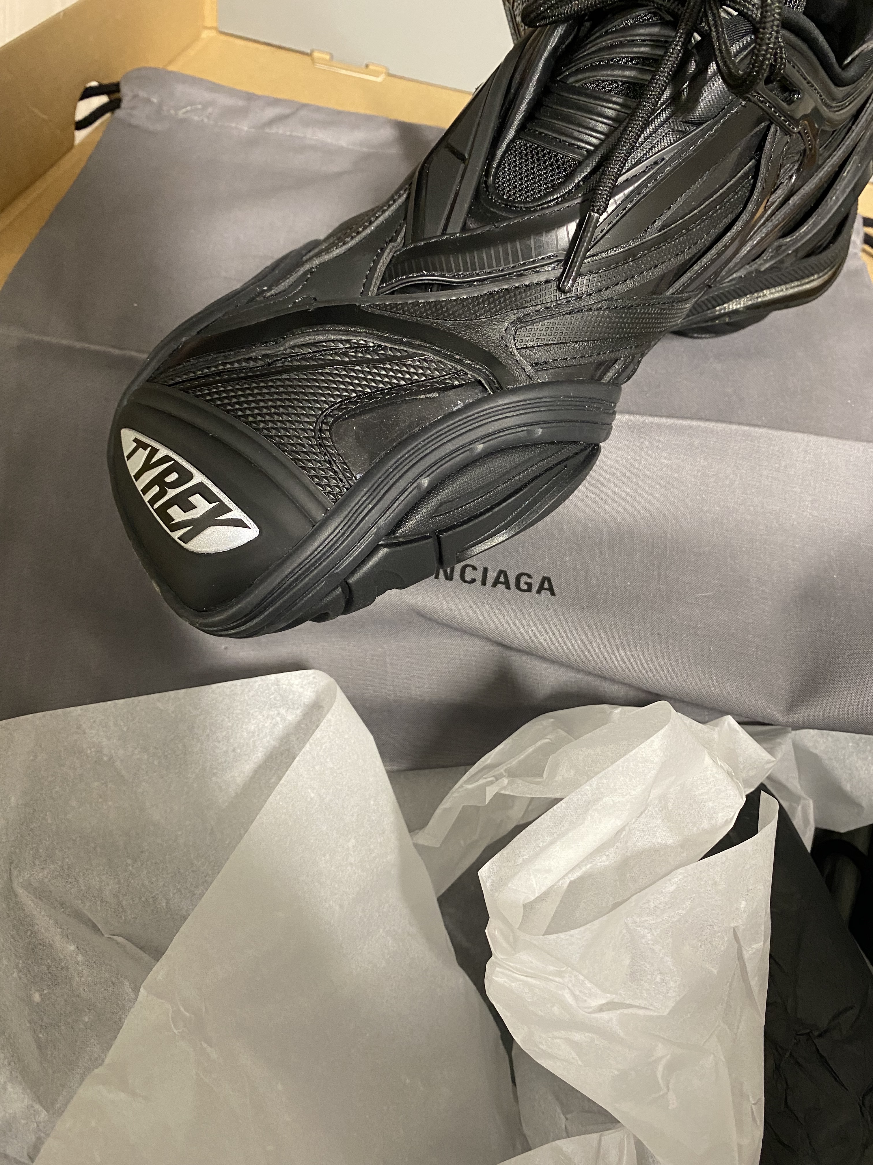 Balenciaga Tyrex Sneakers Black 착용 스타일