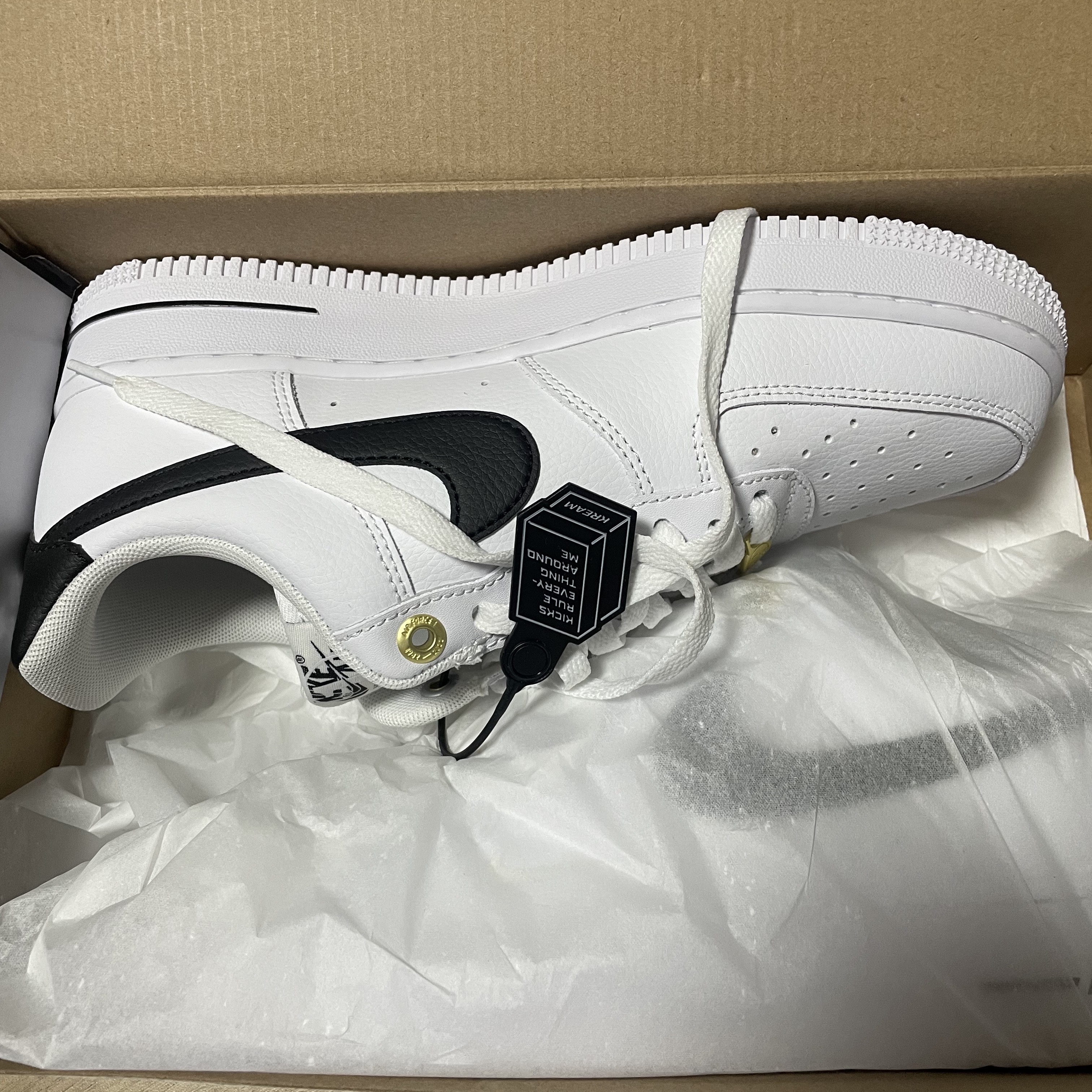 Nike Air Force 1 '07 LV8 40th Anniversary Join Forces White Black 착용 스타일