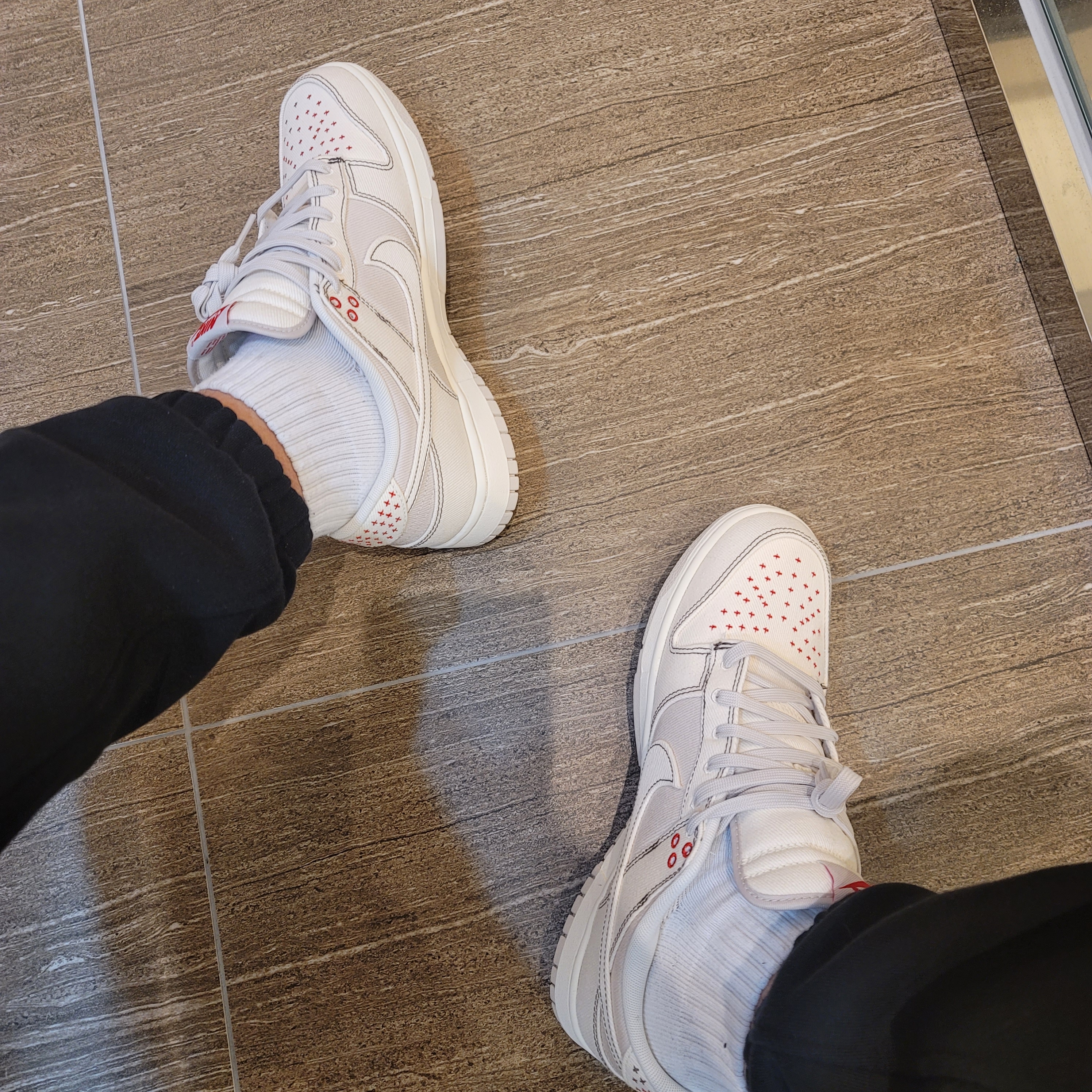 Nike Dunk Low Beige Red 착용 스타일