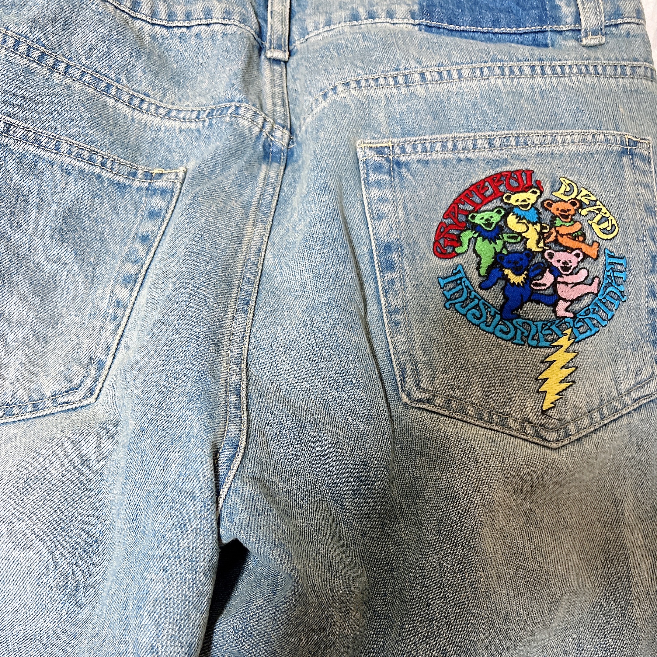 Thisisneverthat x Grateful Dead Washed Denim Pants Light Blue 착용 스타일