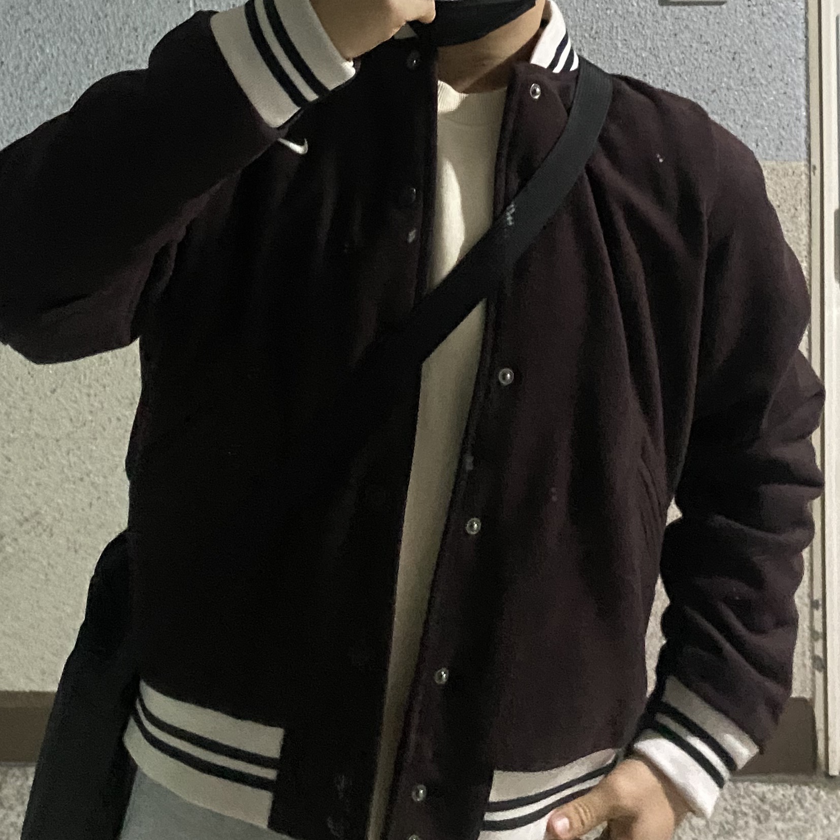 Nike NSW Authentics Varsity Jacket Brown Basalt - Asia 착용 스타일 - 3