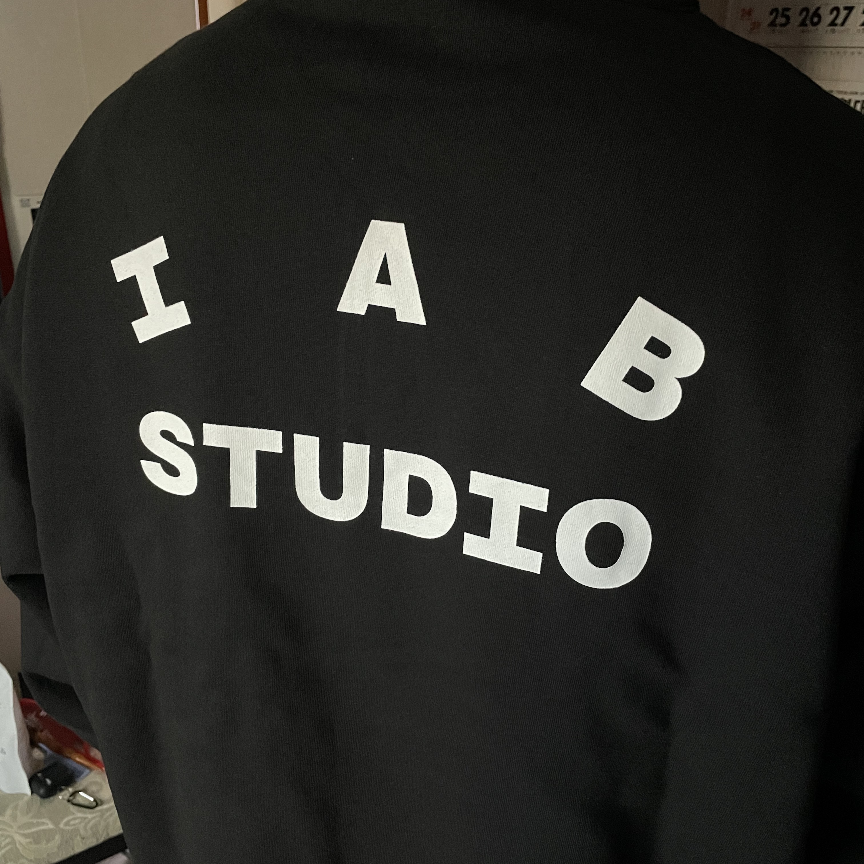 IAB Studio Half Zip-Up Black White 착용 스타일