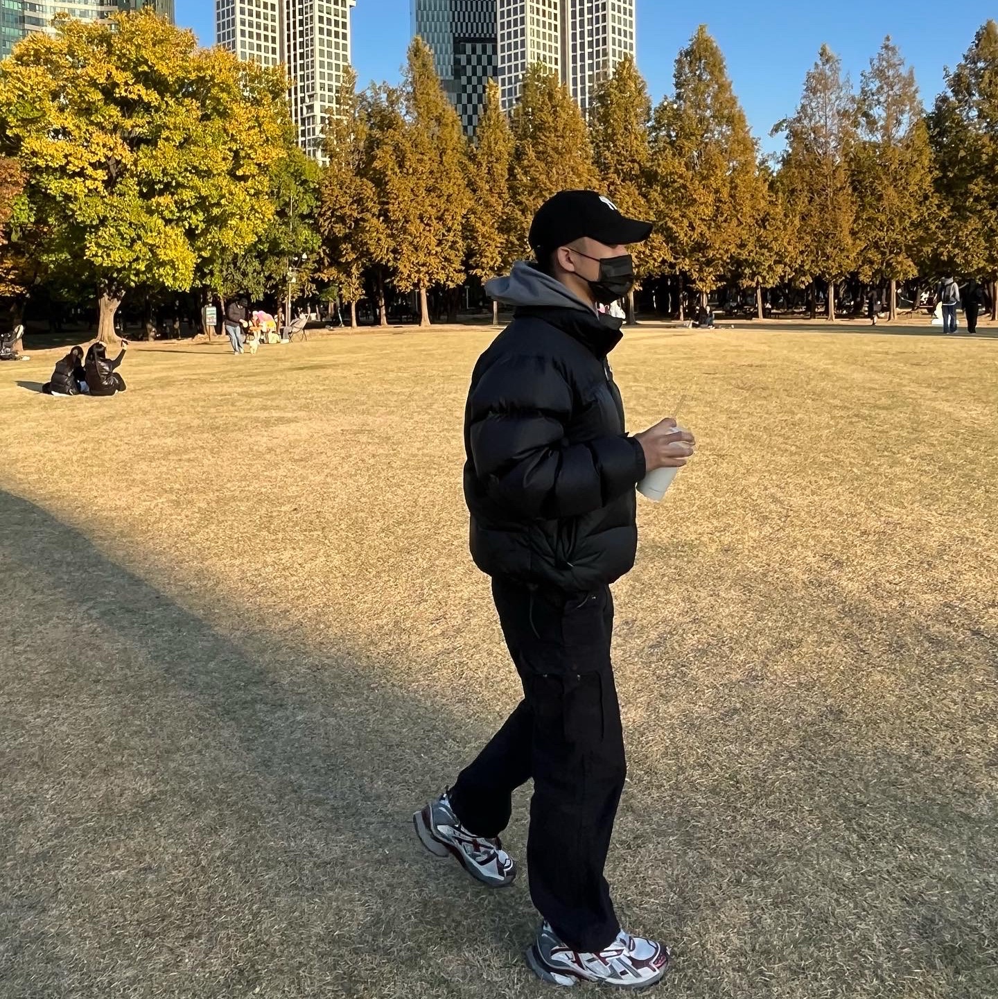 Balenciaga Runner Sneakers Grey Burgundy, The North Face 1996 Retro Nuptse Jacket Black 착용 스타일 - 2