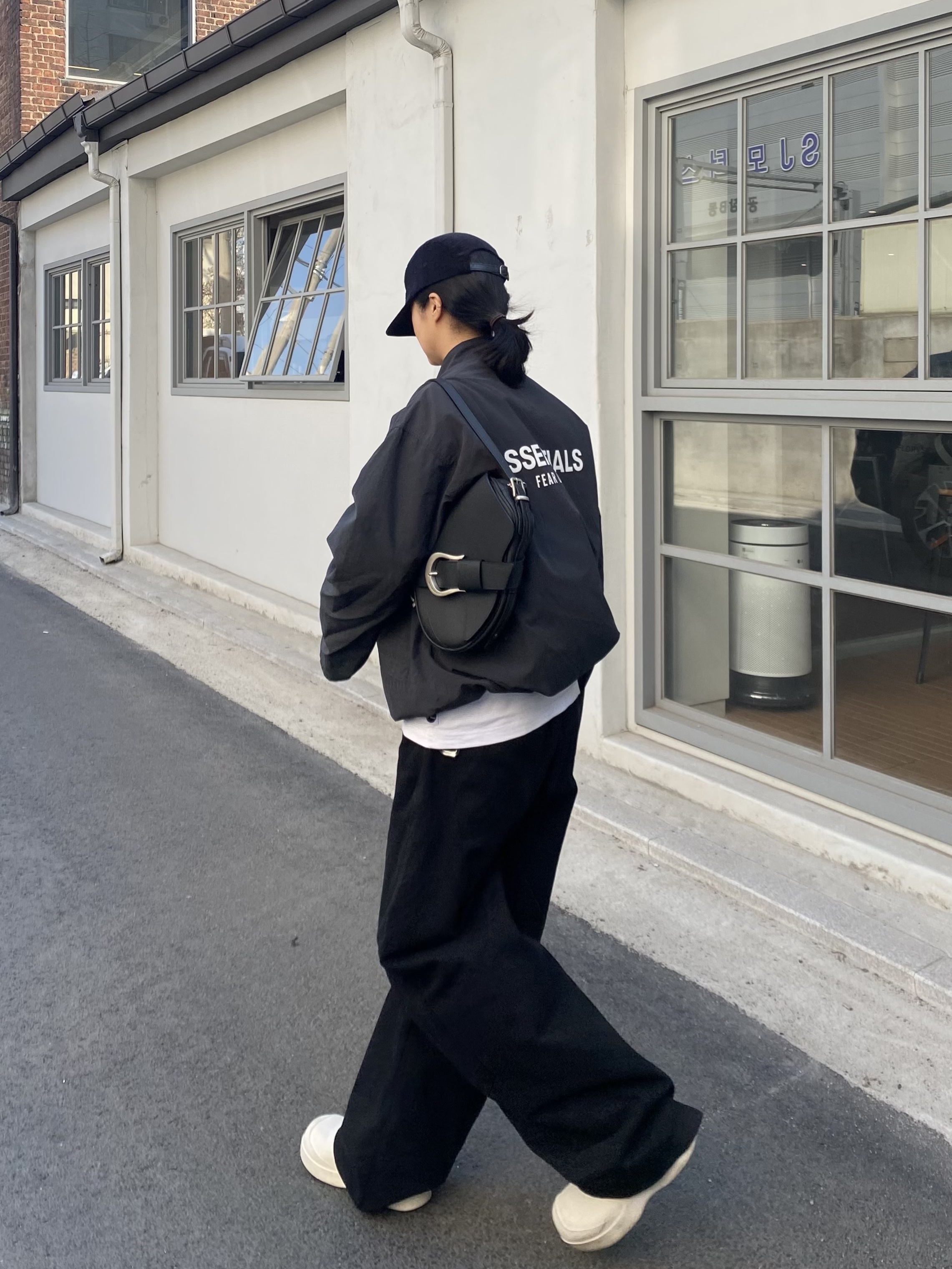Supreme Corduroy Camp Cap Black - 22FW, Essentials Coaches Jacket Iron - 22SS 착용 스타일 - 1