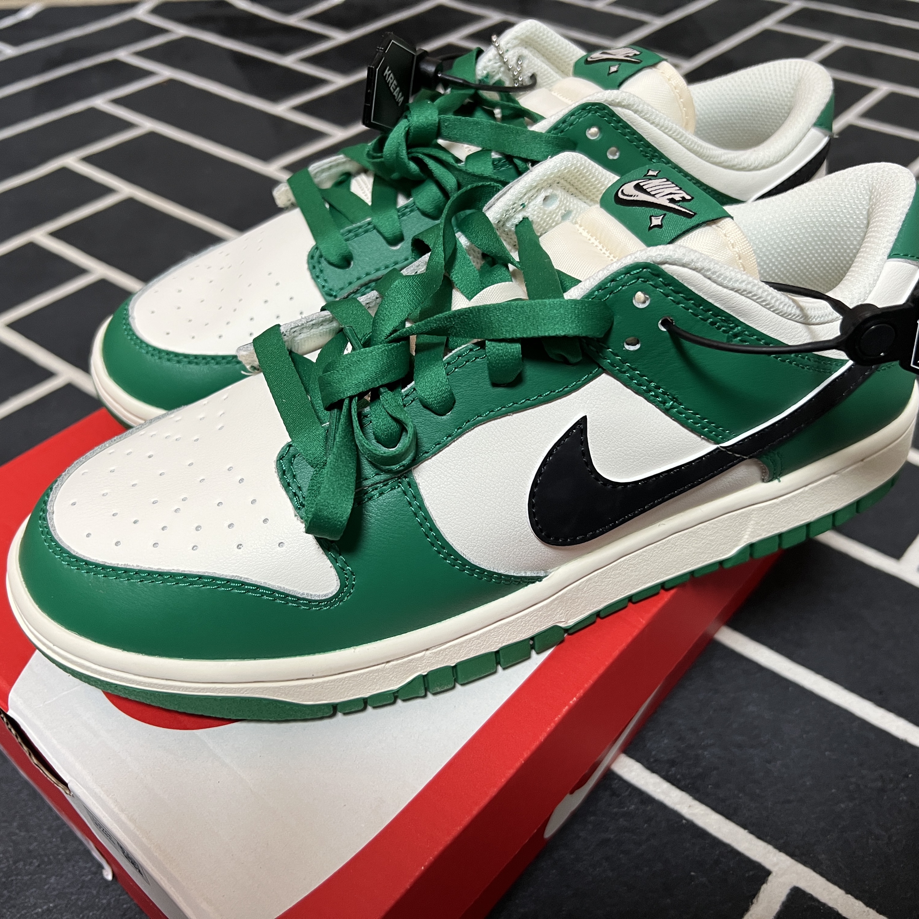 Nike Dunk Low Retro SE Jackpot Malachite 착용 스타일 - 1