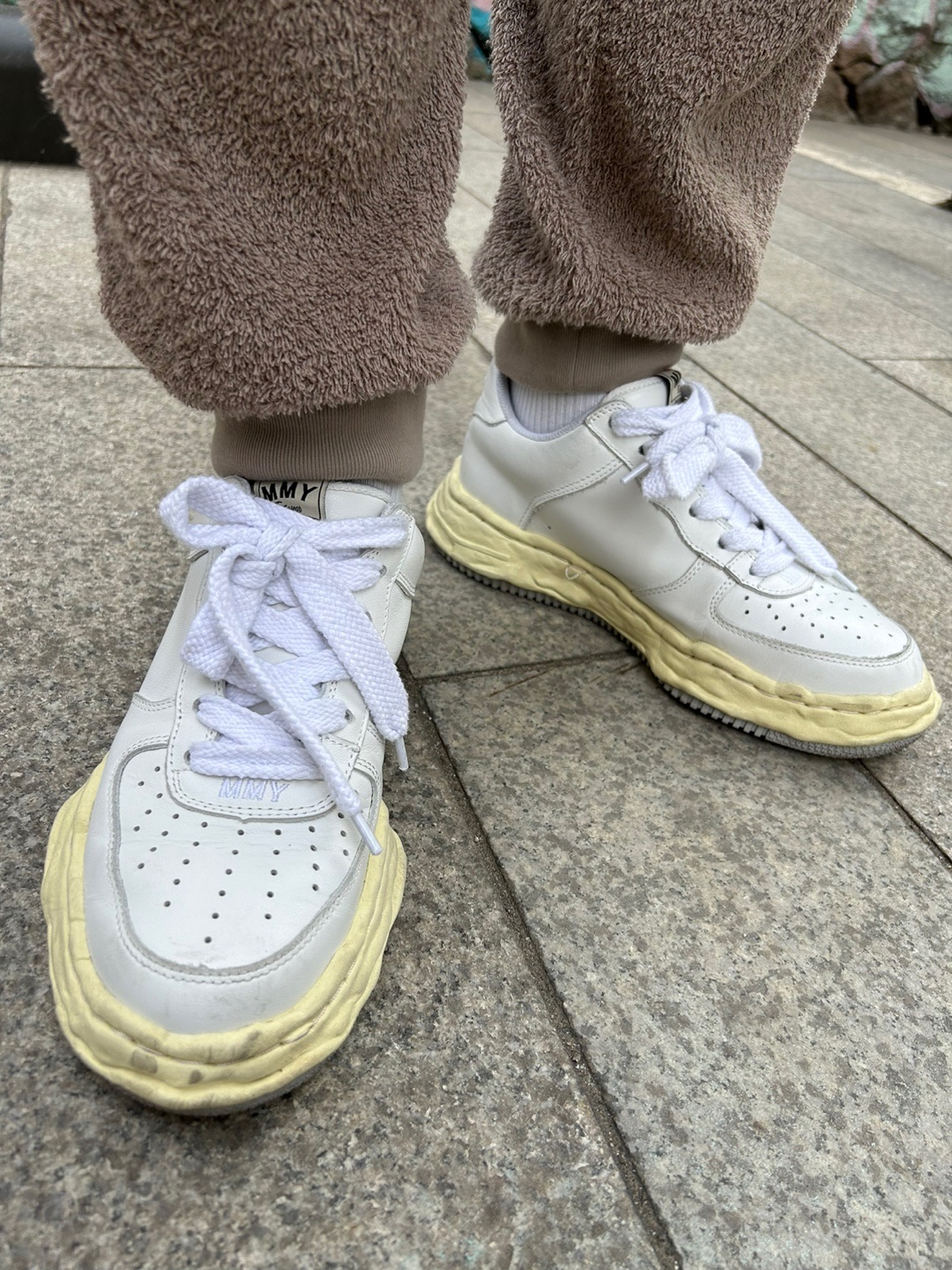 Maison Mihara Yasuhiro Wayne VL OG Sole Leather Low-top Sneakers White 착용 스타일 - 4