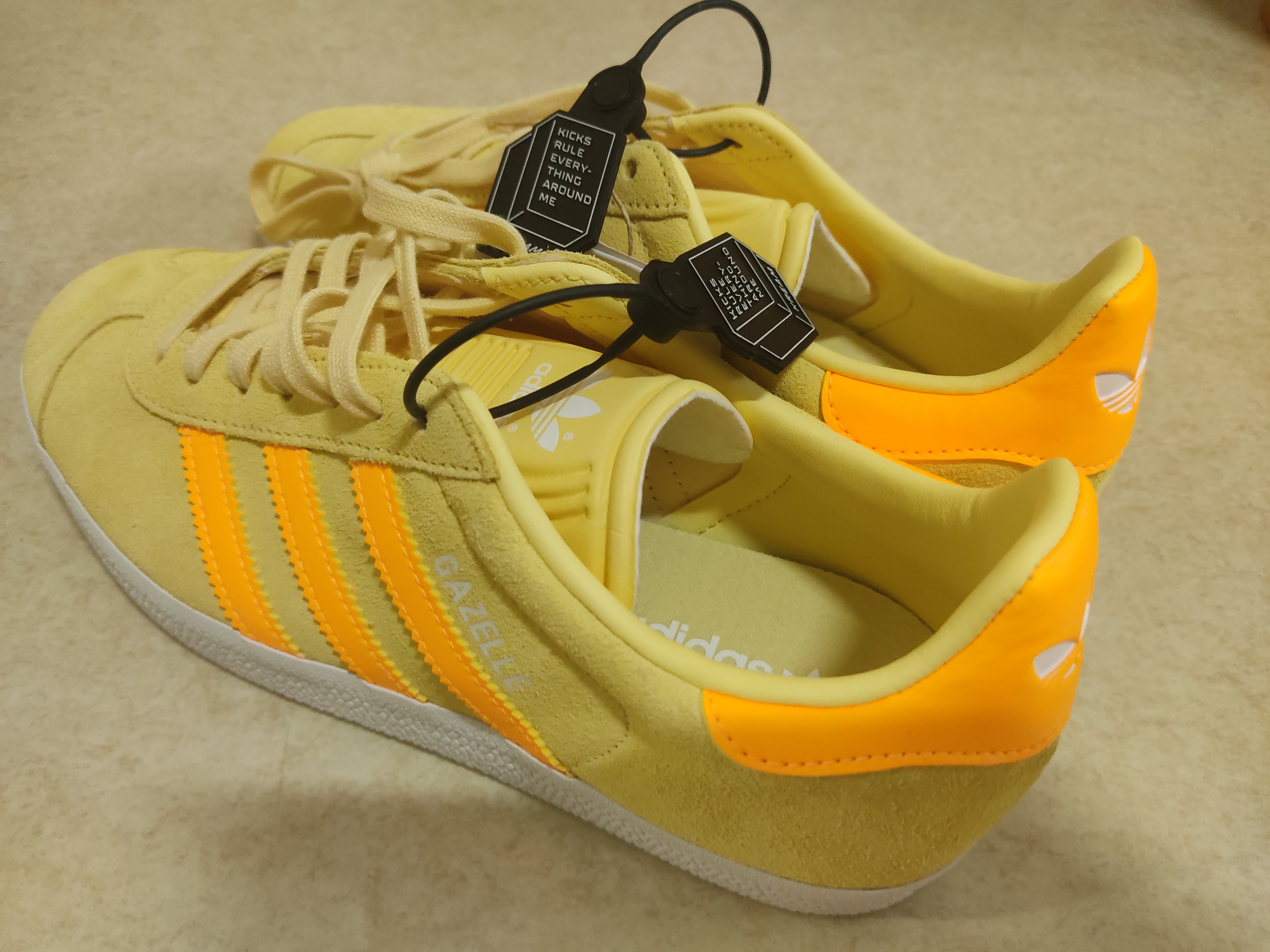 (W) Adidas Gazelle Almost Yellow Solar Gold 착용 스타일 - 1