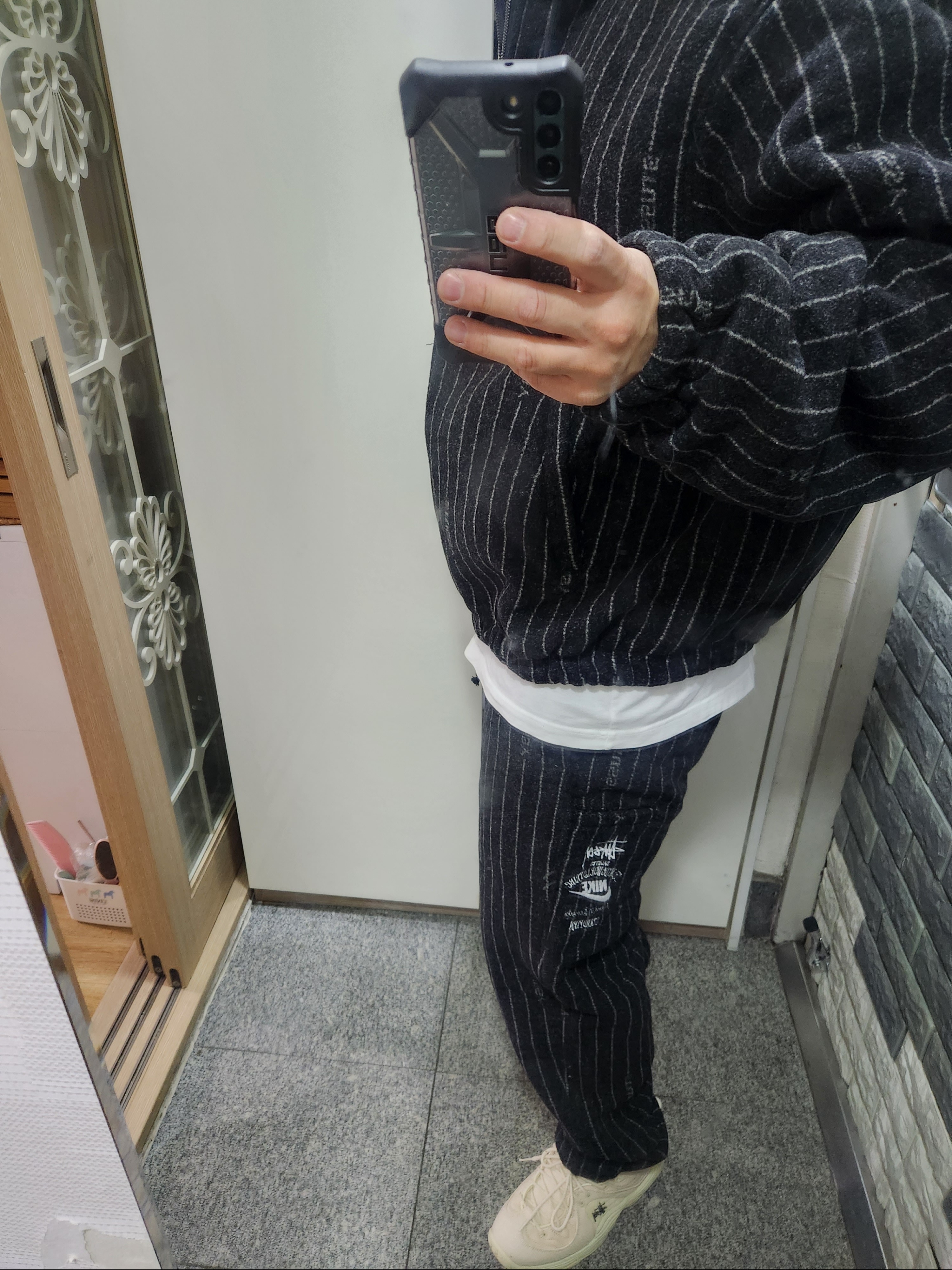Nike x Stussy NRG Striped Wool Jacket Black (DR4023-010), Nike x Stussy NRG Striped Wool Pants Black (DR4021-010) 착용 스타일 - 4