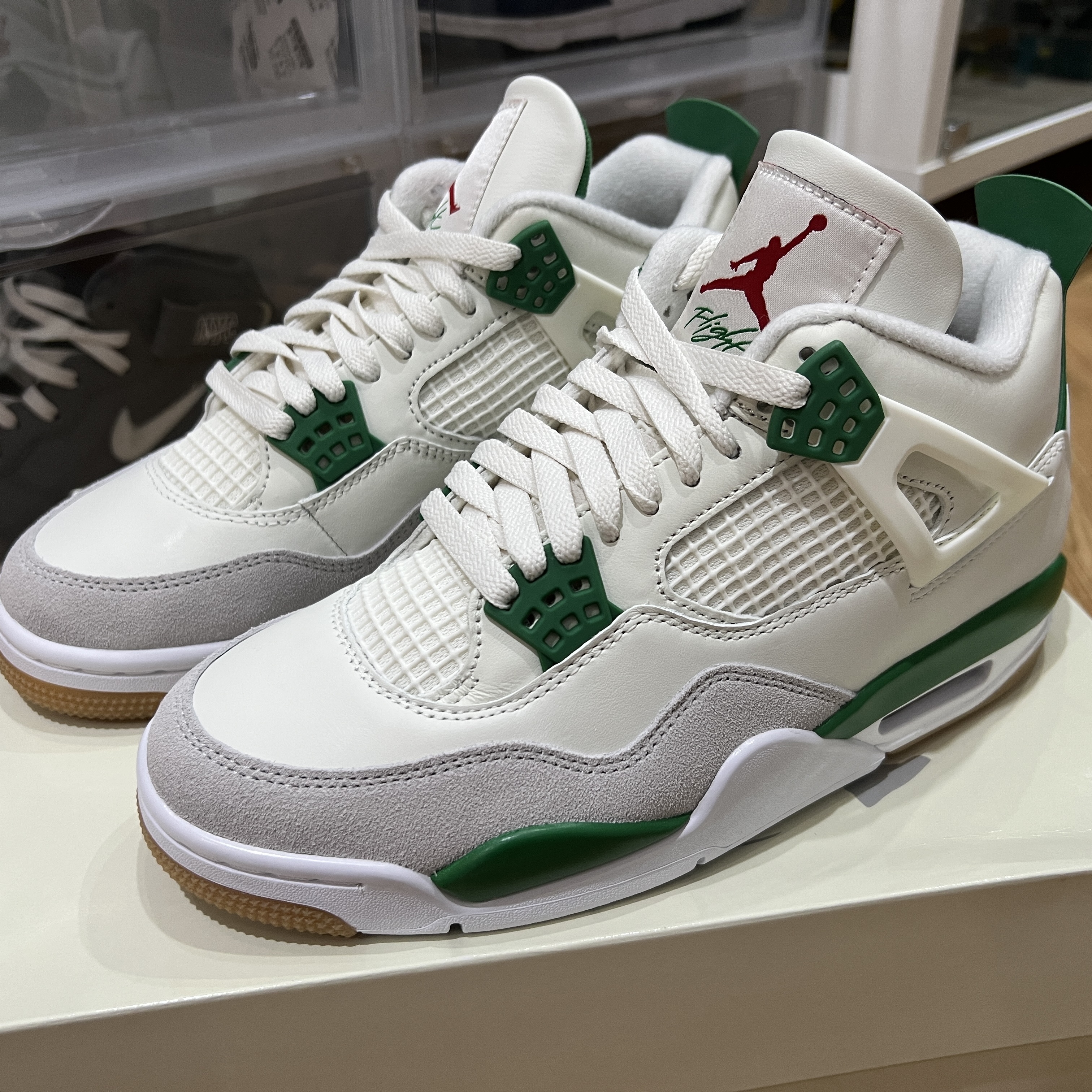 Jordan 4 x Nike SB Retro SP Pine Green 착용 스타일 - 2