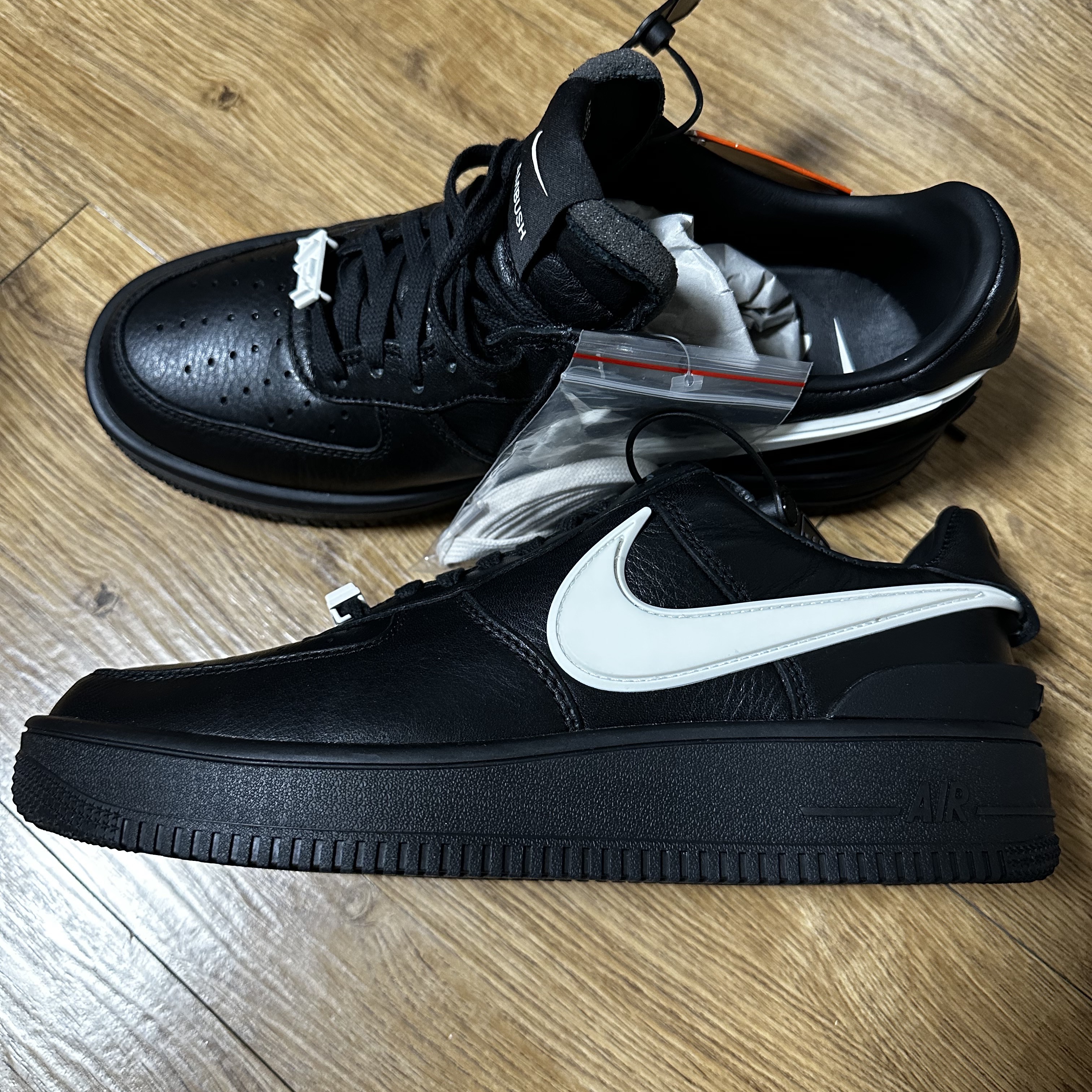 Nike x Ambush Air Force 1 Low SP Black, Maison Mihara Yasuhiro Blakey OG Sole Leather Low-top Sneakers Black 착용 스타일 - 1
