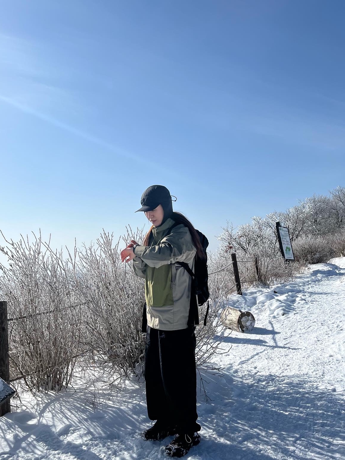 Nike ACG Warm AW84 Cap Black Anthracite, Nike ACG Storm-Fit ADV Cascade Rains Full Zip Shell Jacket Medium Olive - Asia 착용 스타일 - 2