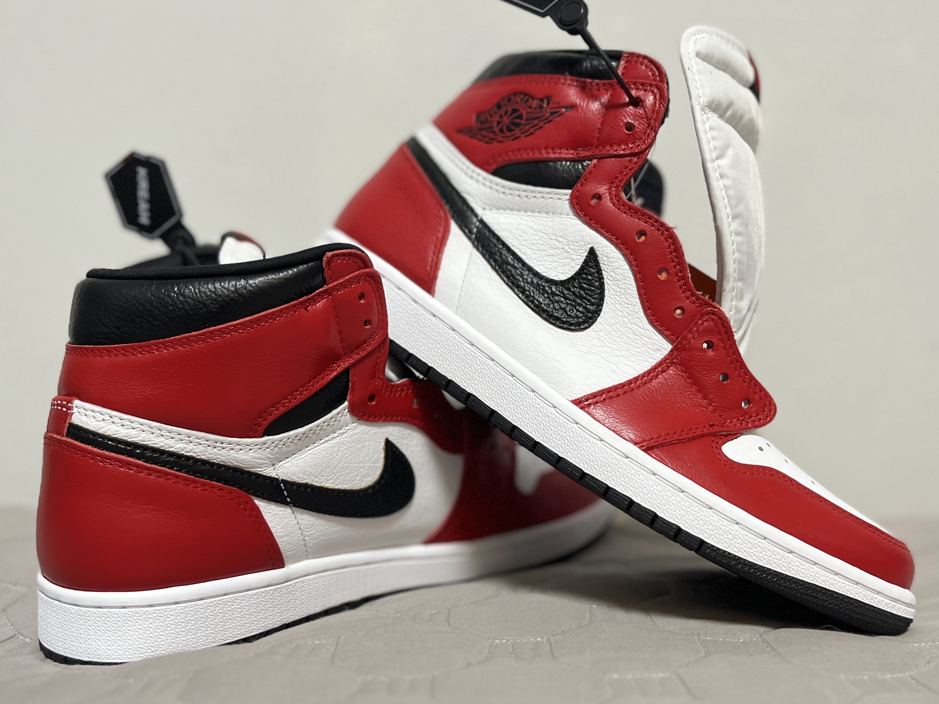 Jordan 1 Retro High OG Light Fusion Red 착용 스타일 - 2