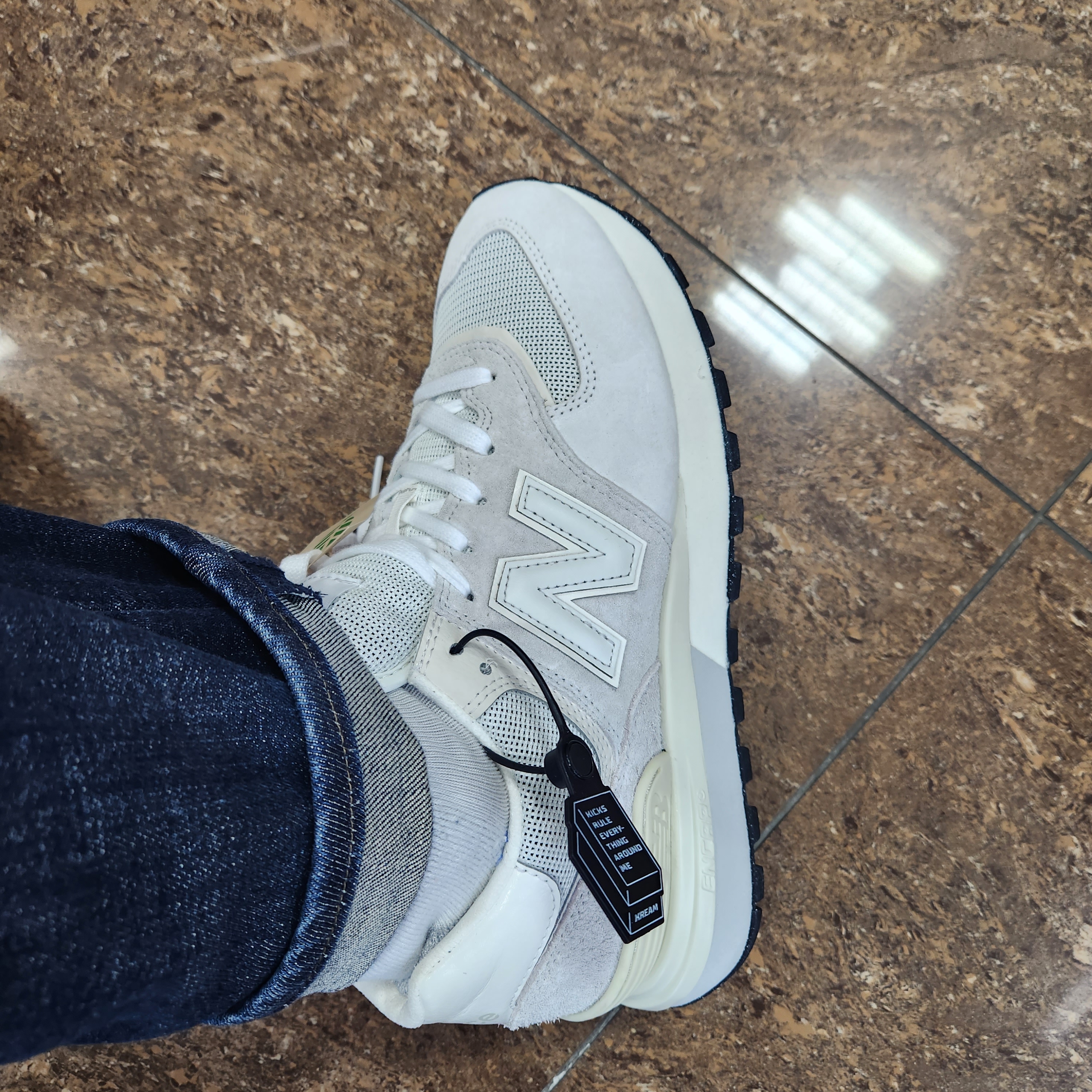 New Balance 574 Legacy Grey White 착용 스타일