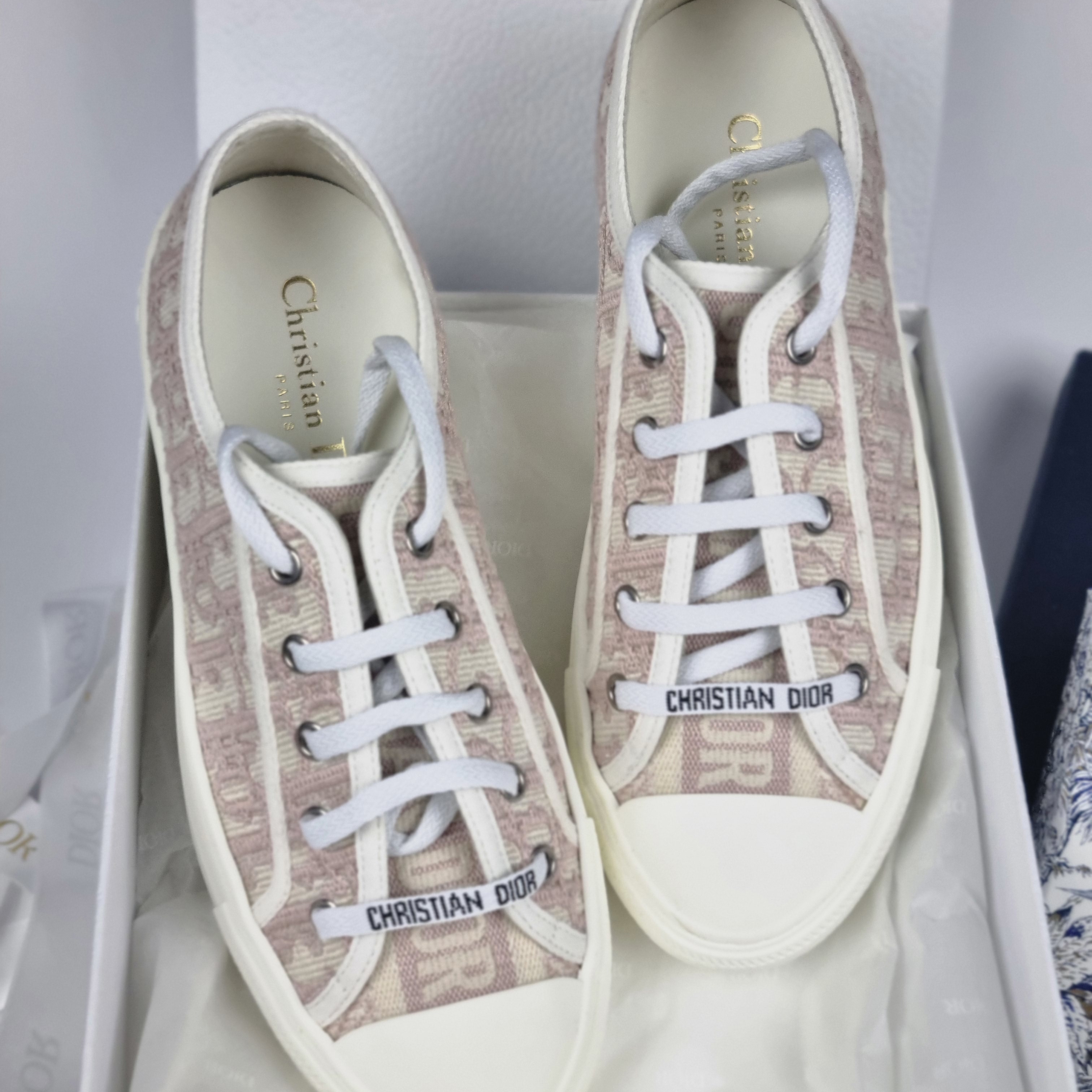 (W) Dior Walk'N'Dior Sneakers Dior Oblique Embroidery Cotton Nude 착용 스타일 - 1