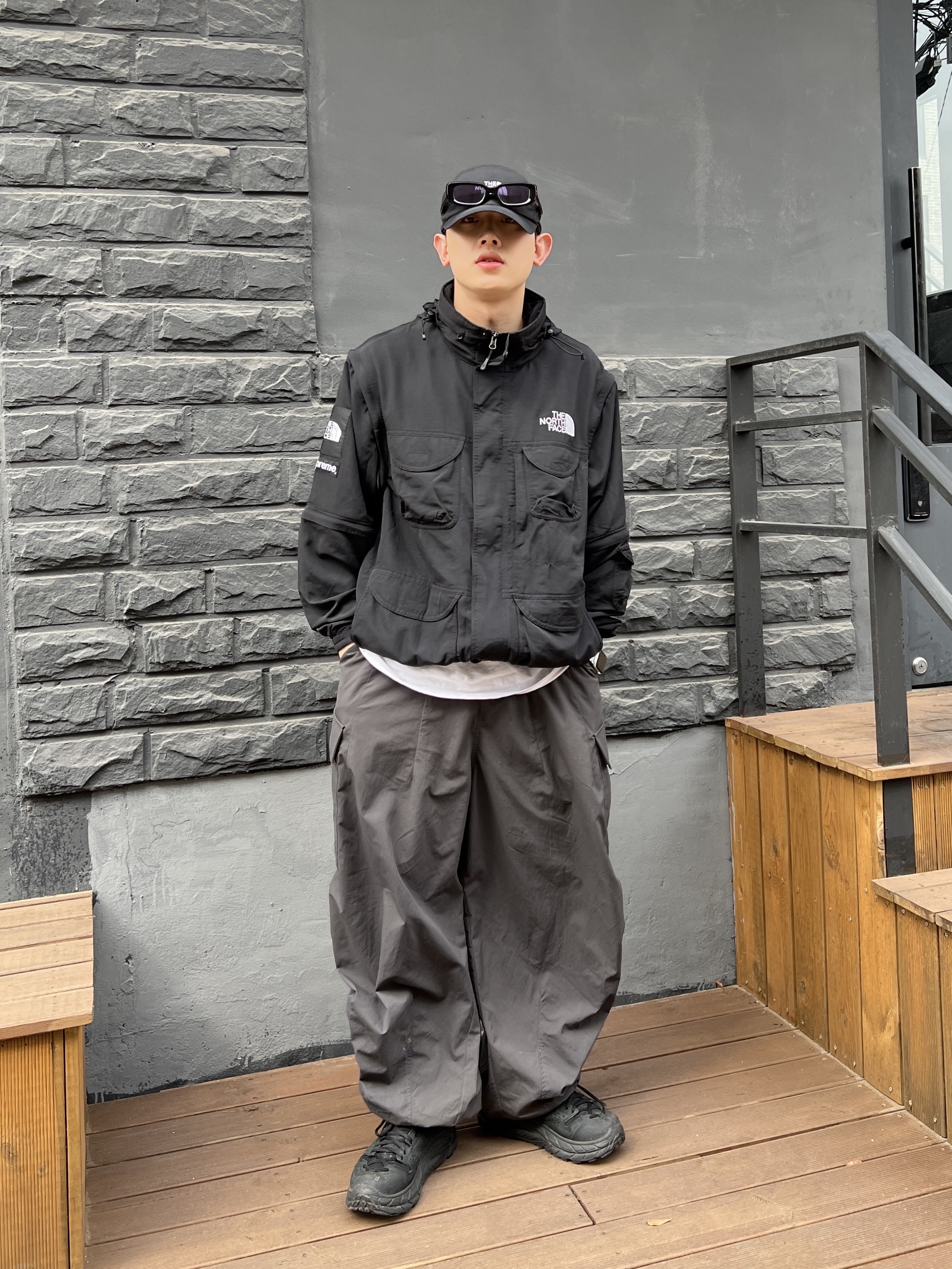 Supreme x The North Face Trekking Convertible Jacket Black - 22SS, Hoka Tor Ultra Hi WP Black 2018 착용 스타일 - 2