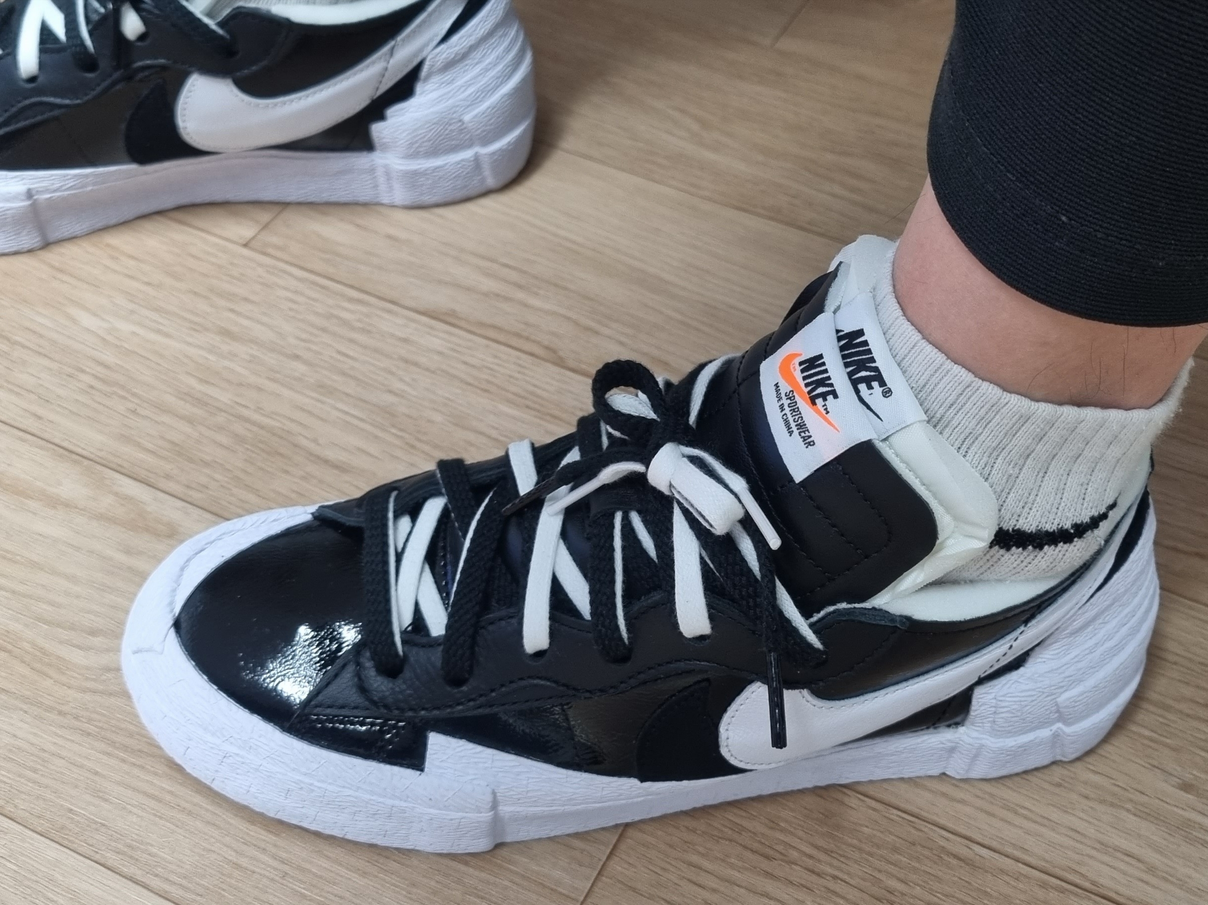 Nike x Sacai Blazer Low Black Patent Leather 착용 스타일
