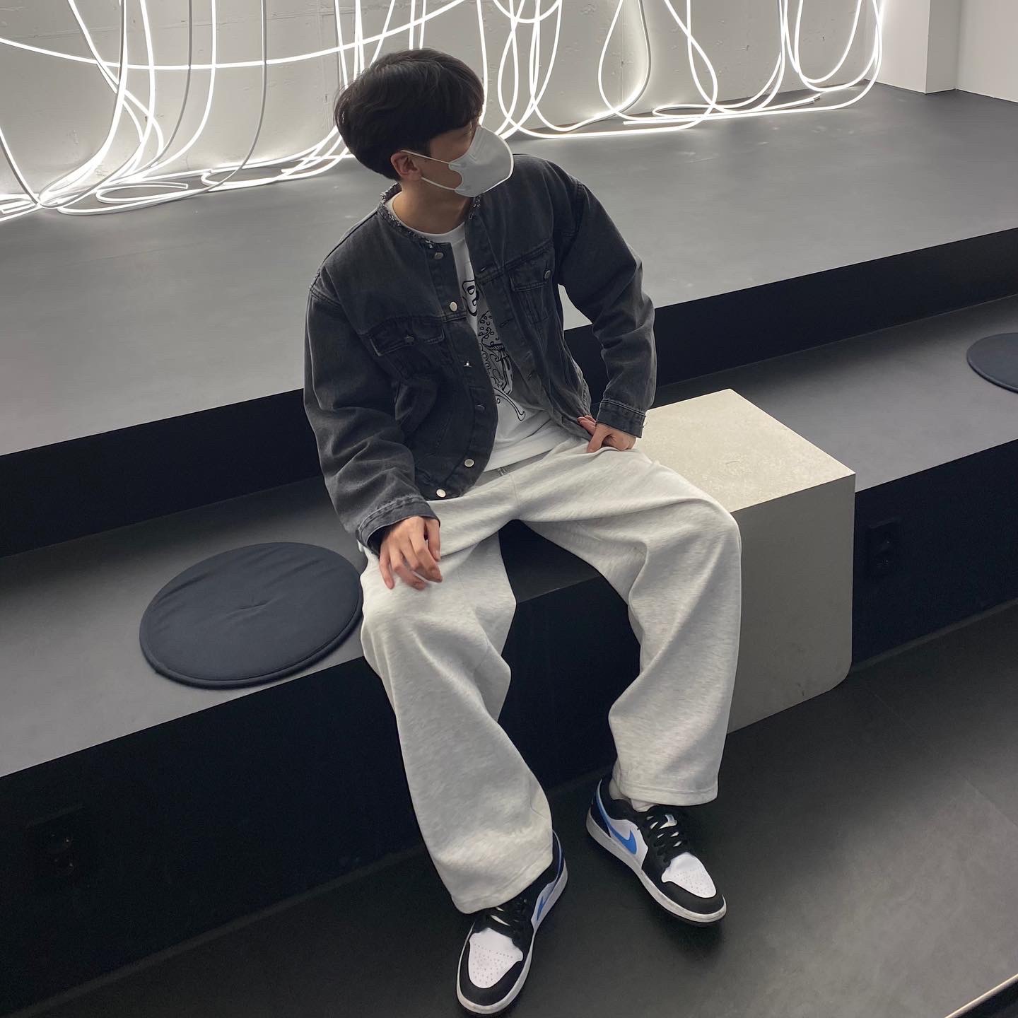 (W) Jordan 1 Low Black University Blue 착용 스타일 - 3