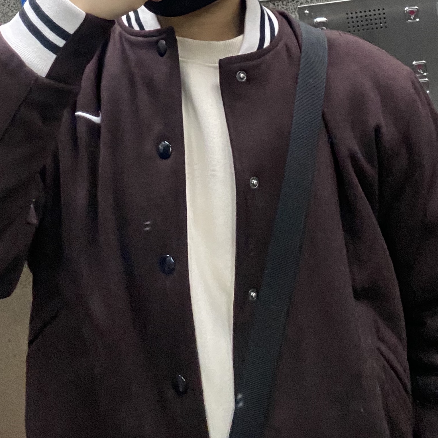 Nike NSW Authentics Varsity Jacket Brown Basalt - Asia 착용 스타일 - 4
