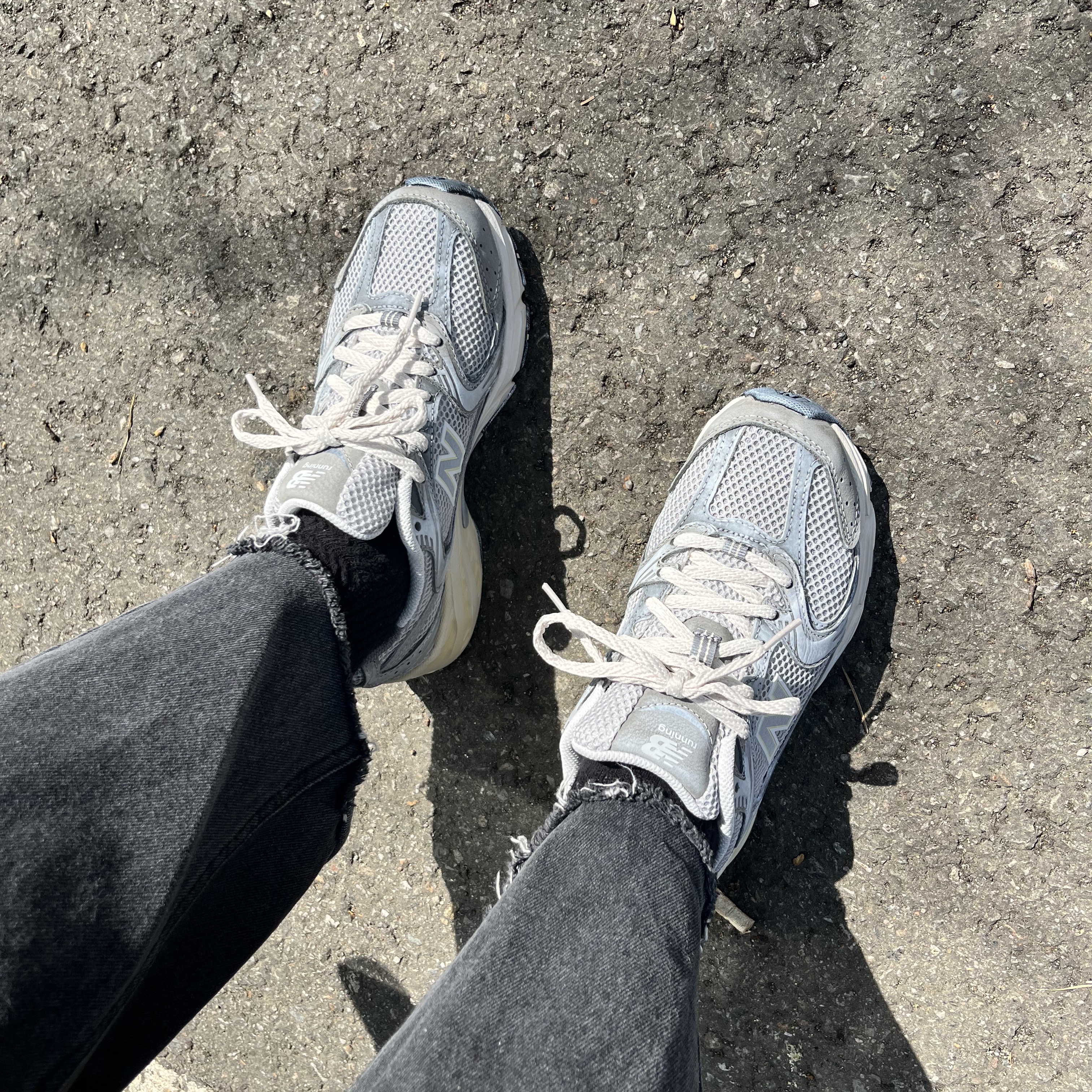 New Balance 530 Premium Vintage Grey Matter 착용 스타일 - 2