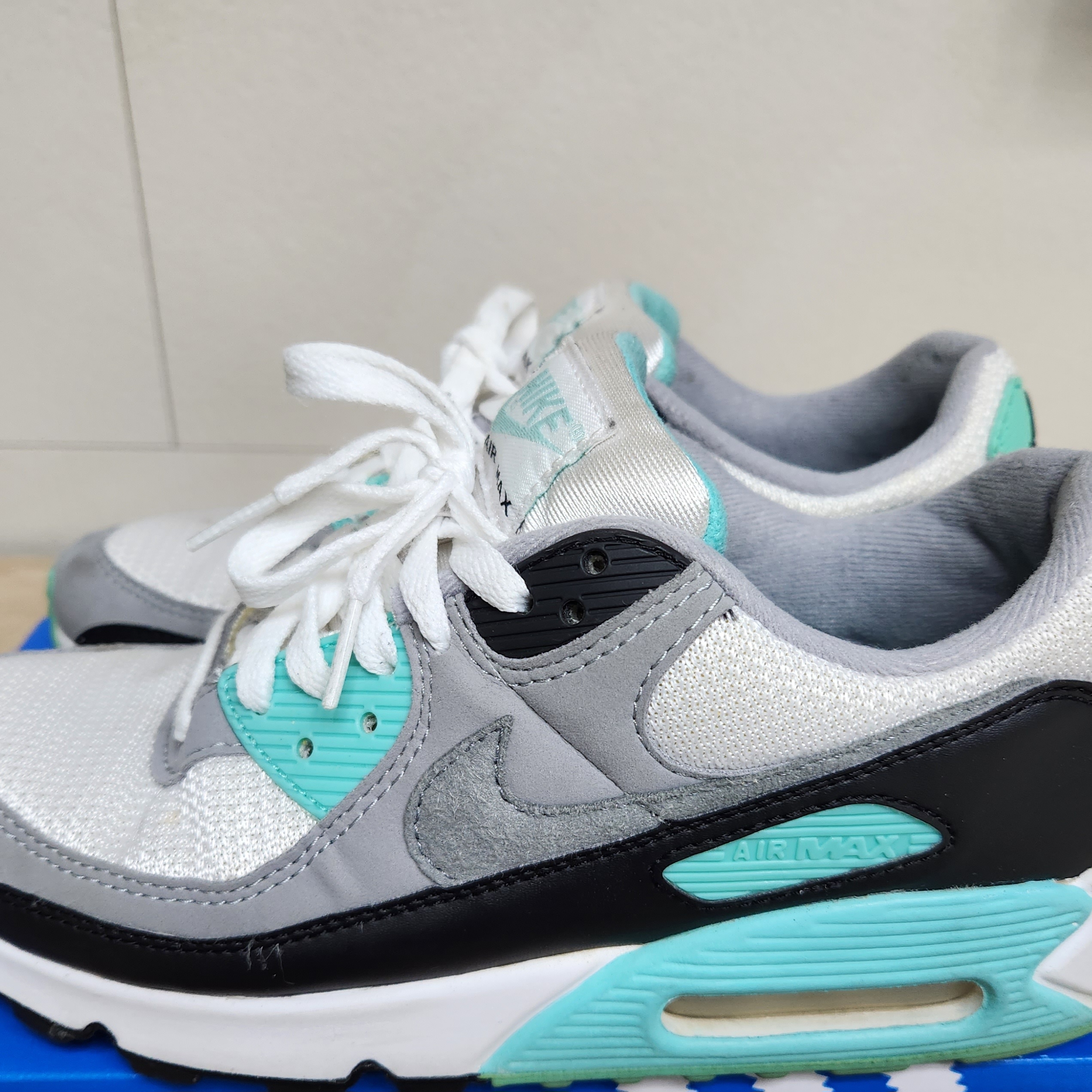 Nike Air Max 90 Hyper Turquiose 착용 스타일 - 2