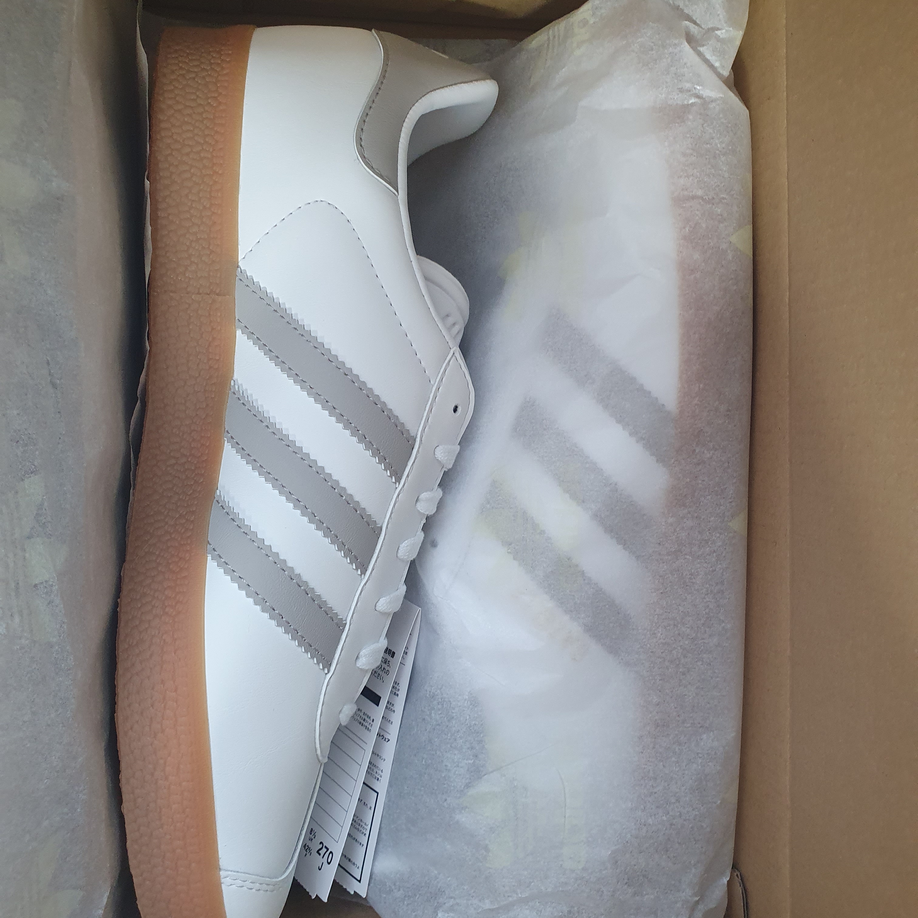Adidas Gazelle White Grey 착용 스타일