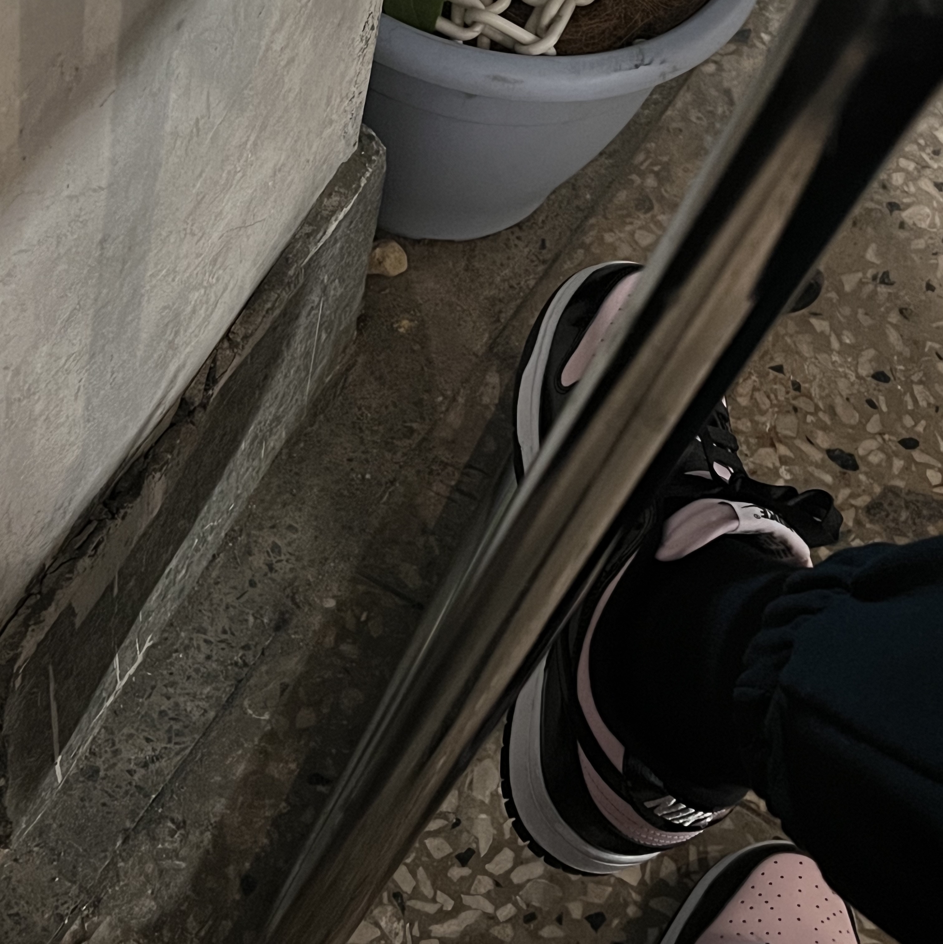 (W) Nike Dunk Low Essential Pink Foam Black 착용 스타일 - 3