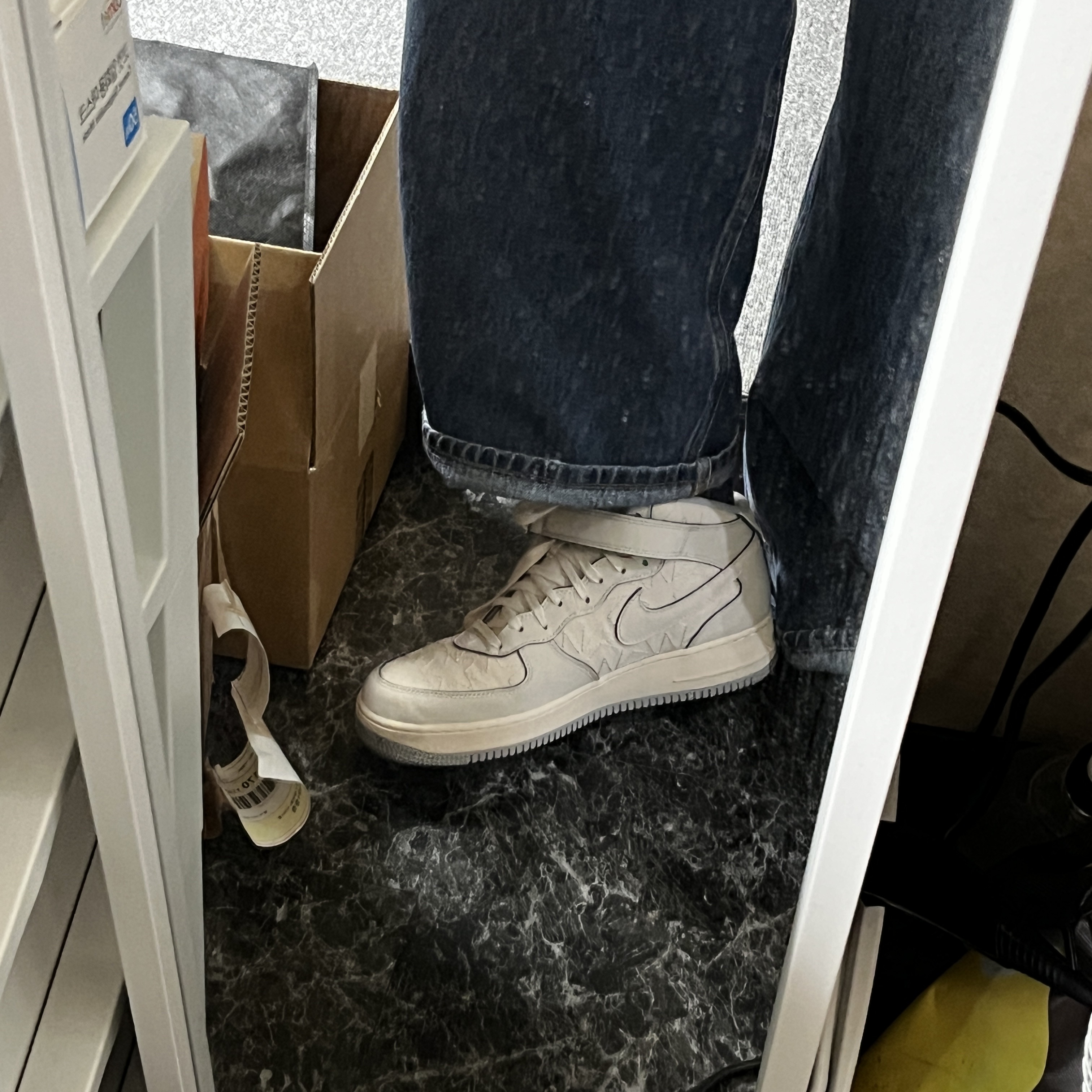 Nike Air Force 1 Mid '07 Pearl White 착용 스타일 - 1