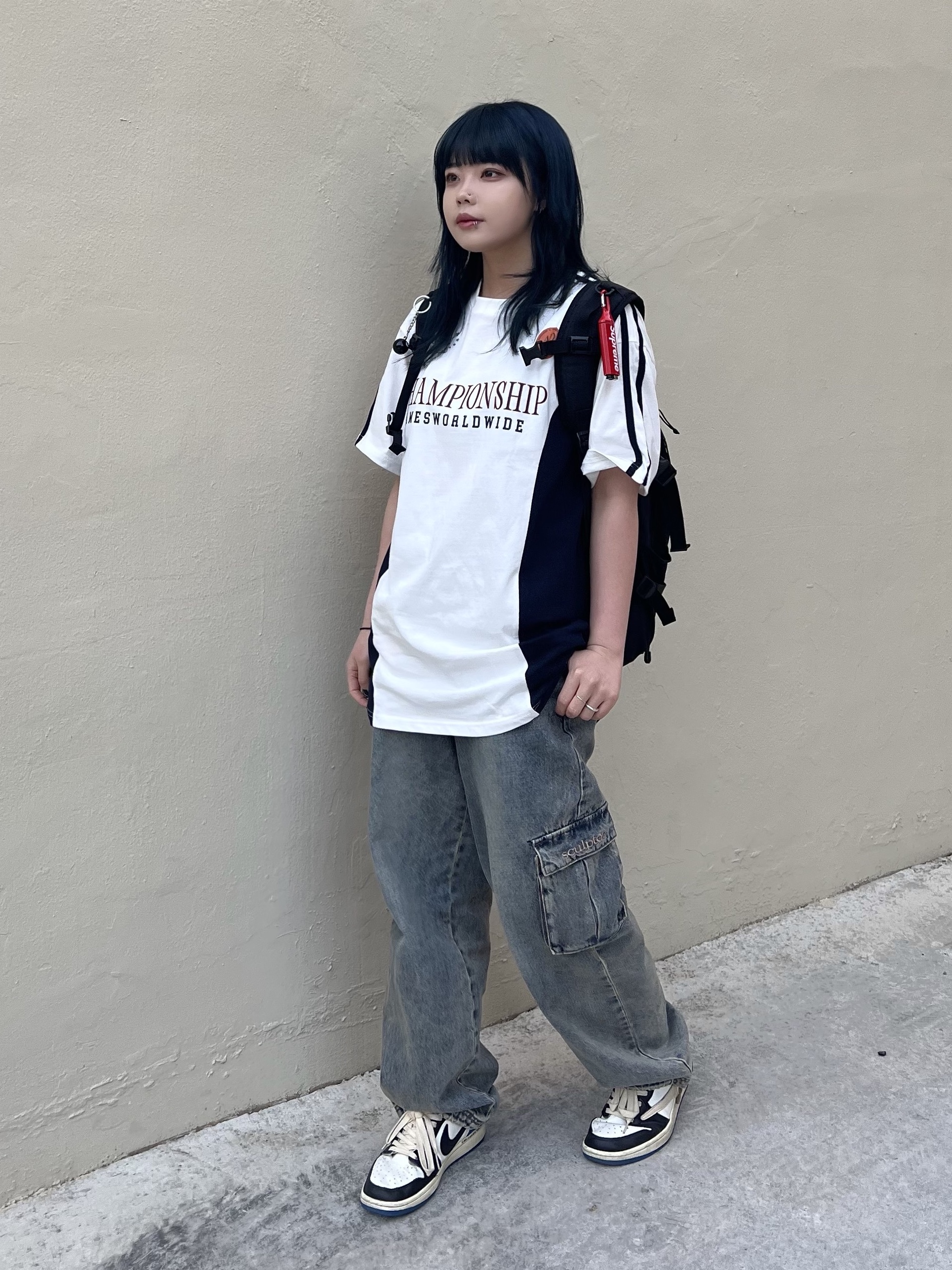 Jordan 1 x Travis Scott x Fragment Retro Low OG SP Military Blue, Supreme Lighter Case Carabiner Red - 22SS 착용 스타일 - 2