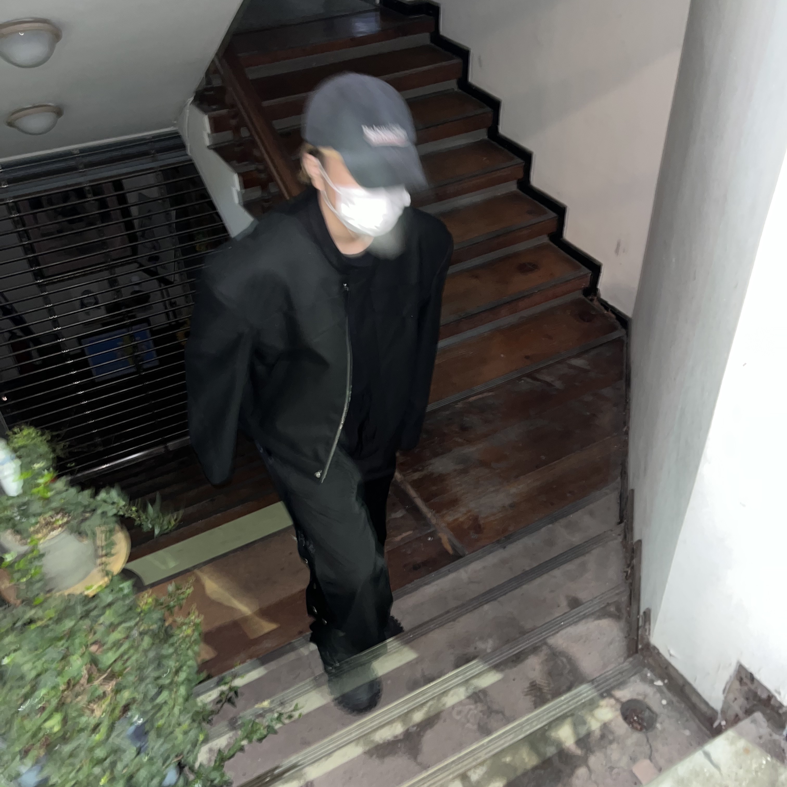 [KREAM 단독] Nonnod SS Cropped Rider Jacket Matt Black, Balenciaga Political Campaign Destroyed Cap Black 착용 스타일