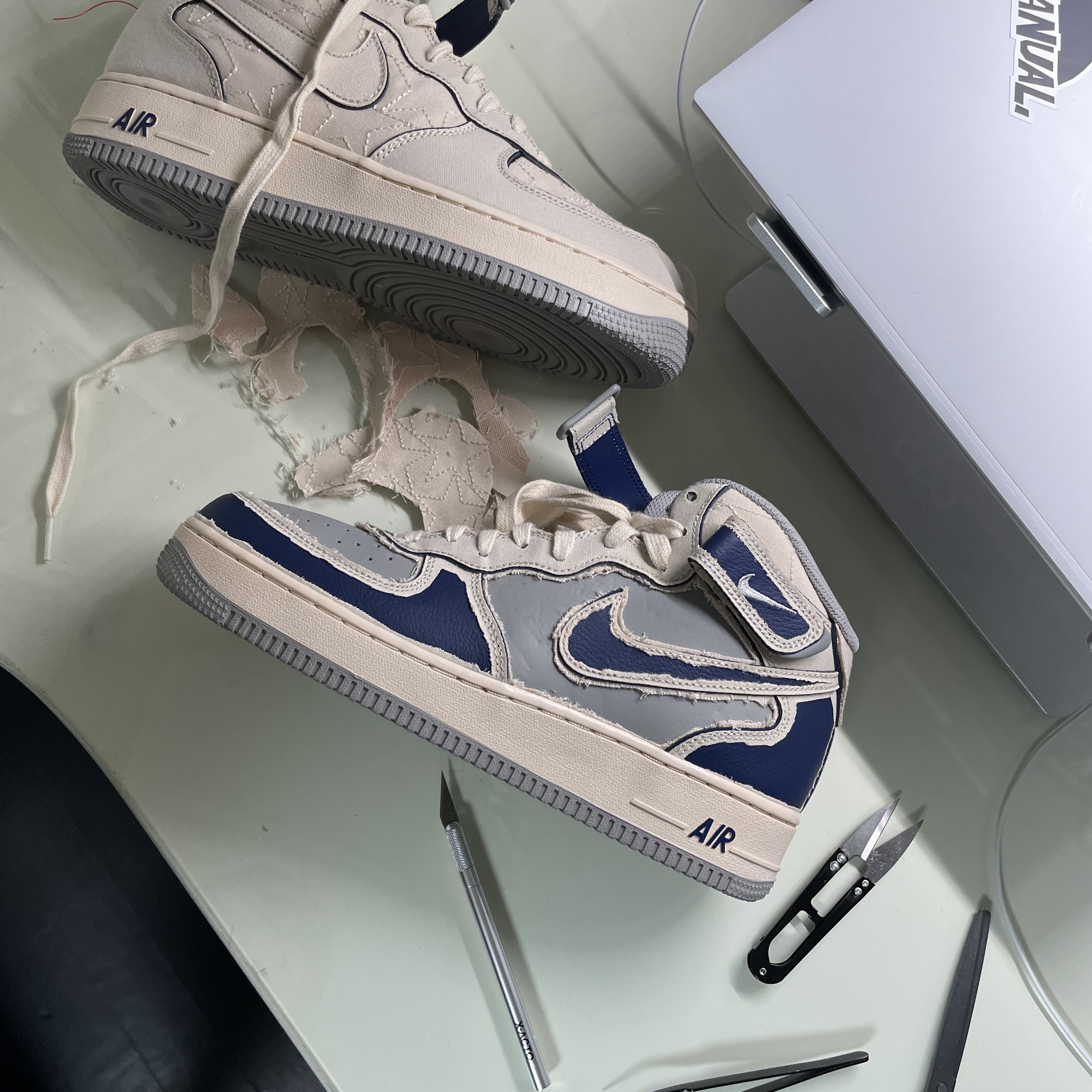 Nike Air Force 1 Mid '07 Pearl White 착용 스타일 - 2
