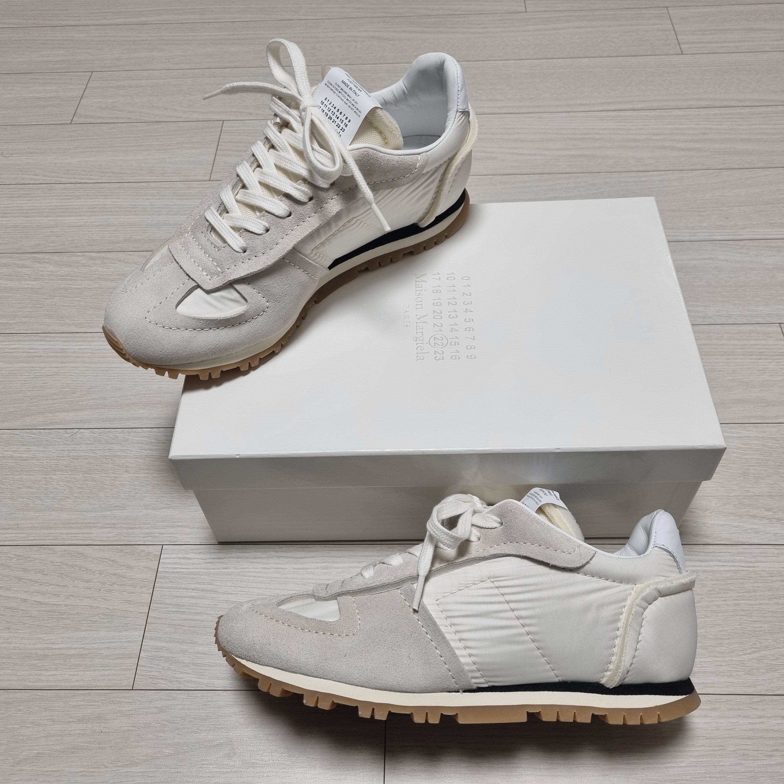 (W) Maison Margiela Retro Runners White 착용 스타일 - 1
