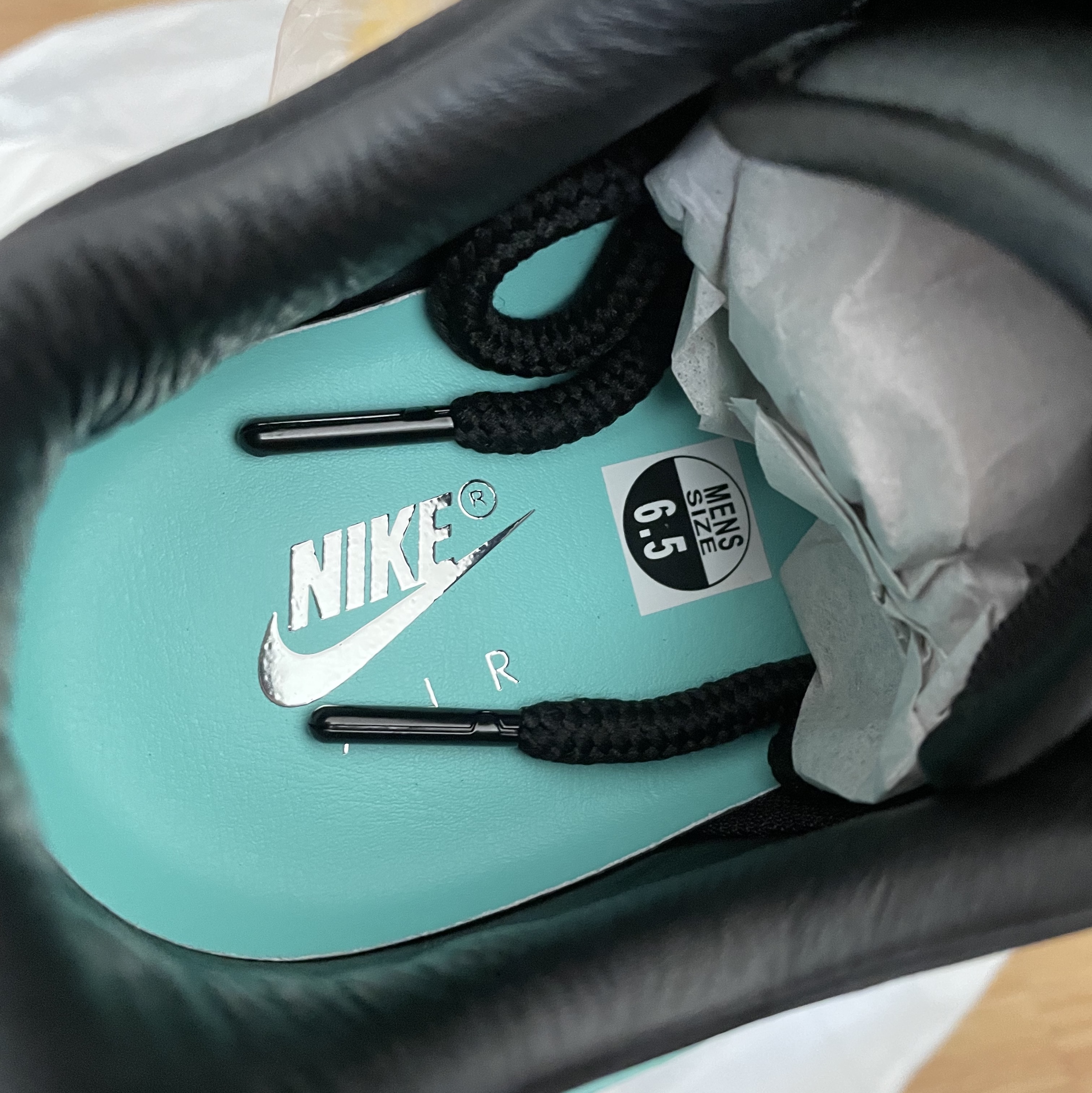 Nike x Tiffany & Co. Air Force 1 Low SP 1837 착용 스타일 - 3