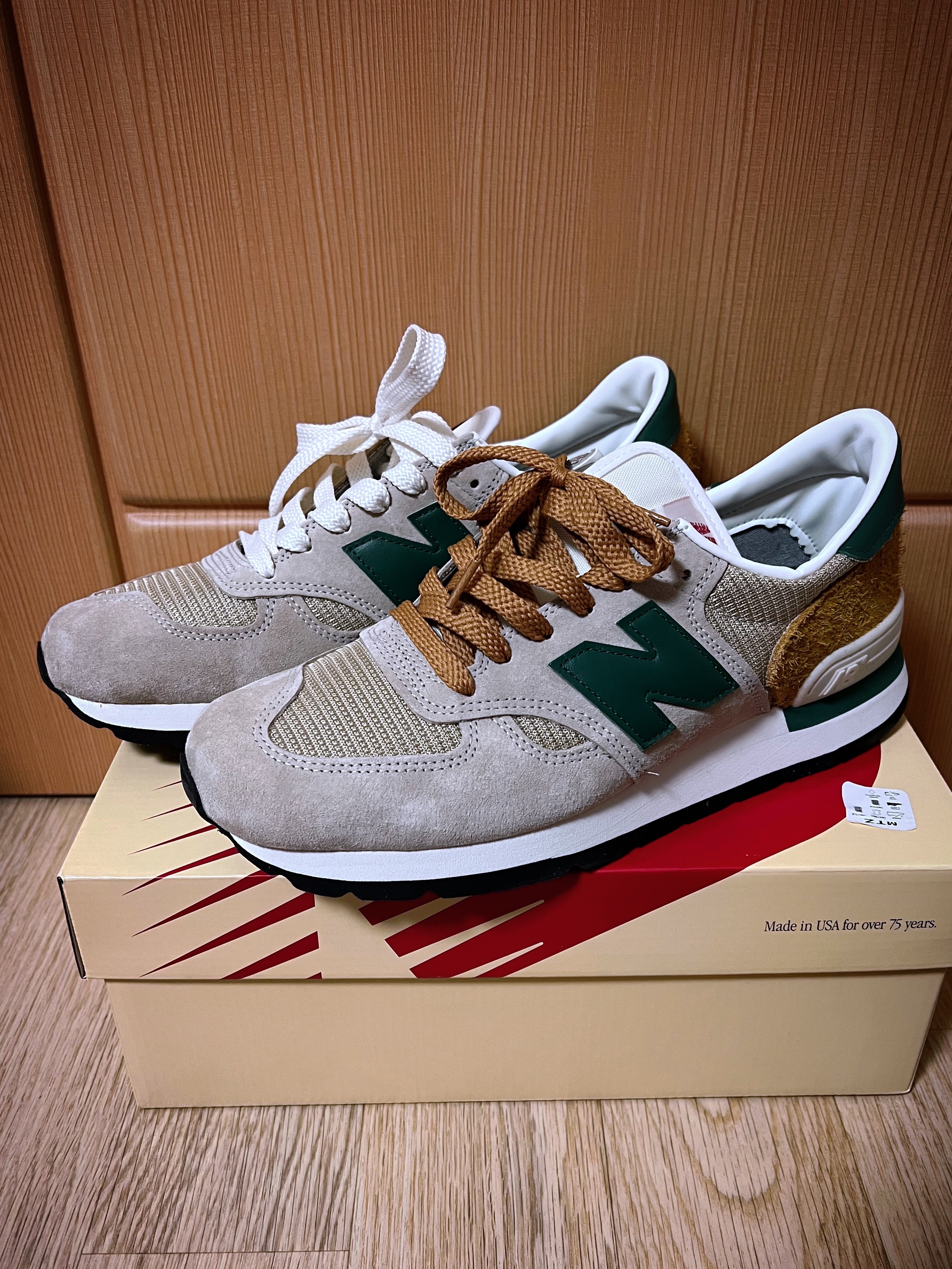 New Balance 990v1 Tan Green 착용 스타일 - 2