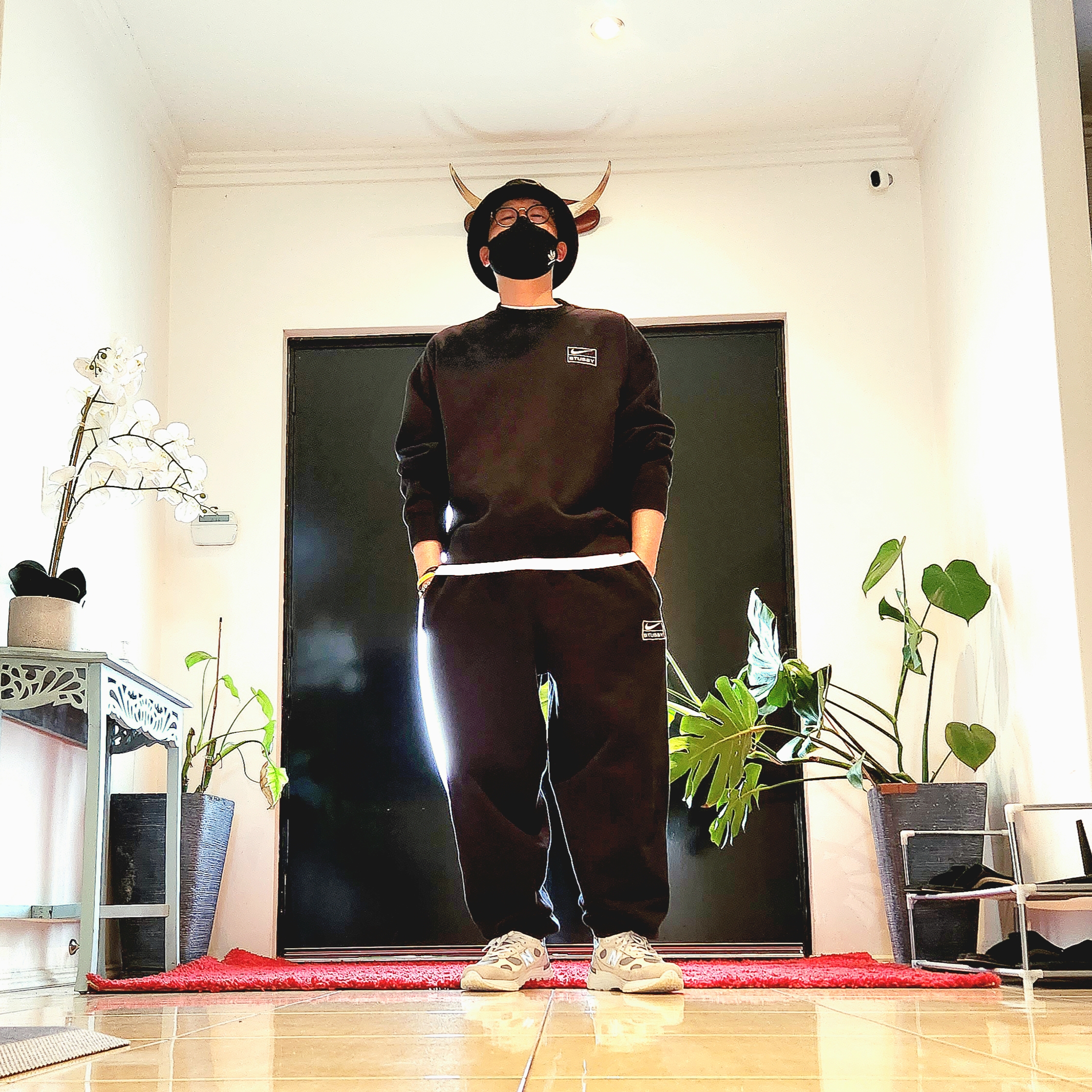 Nike x Stussy NRG Washed Fleece Crewneck Black (DO5310-010), Nike x Stussy NRG Washed Fleece Pants Black (DO5296-010) 착용 스타일 - 3