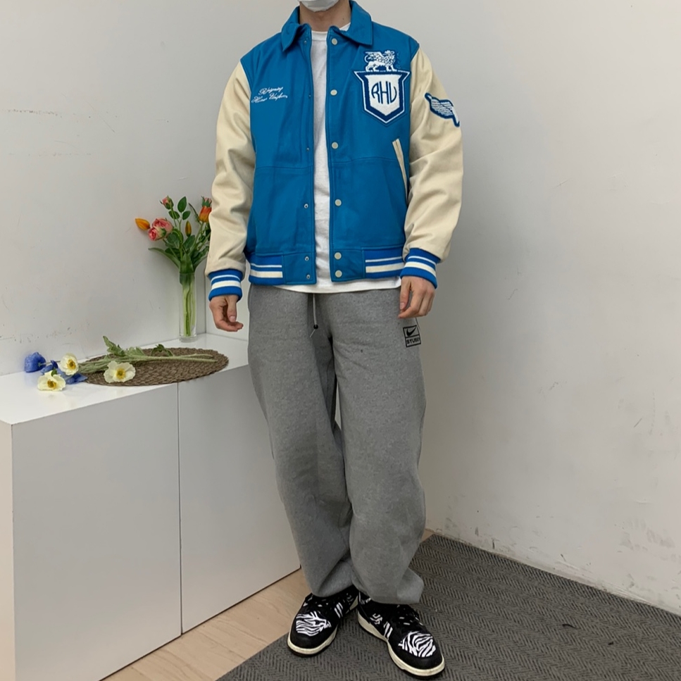 Zara x Rhuigi Leather Bomber Jacket Blue, Nike x Stussy NRG Fleece Pants Dark Grey Heather (DO9340-063) 착용 스타일