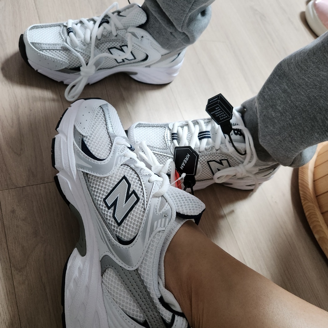 New Balance 530 White 착용 스타일