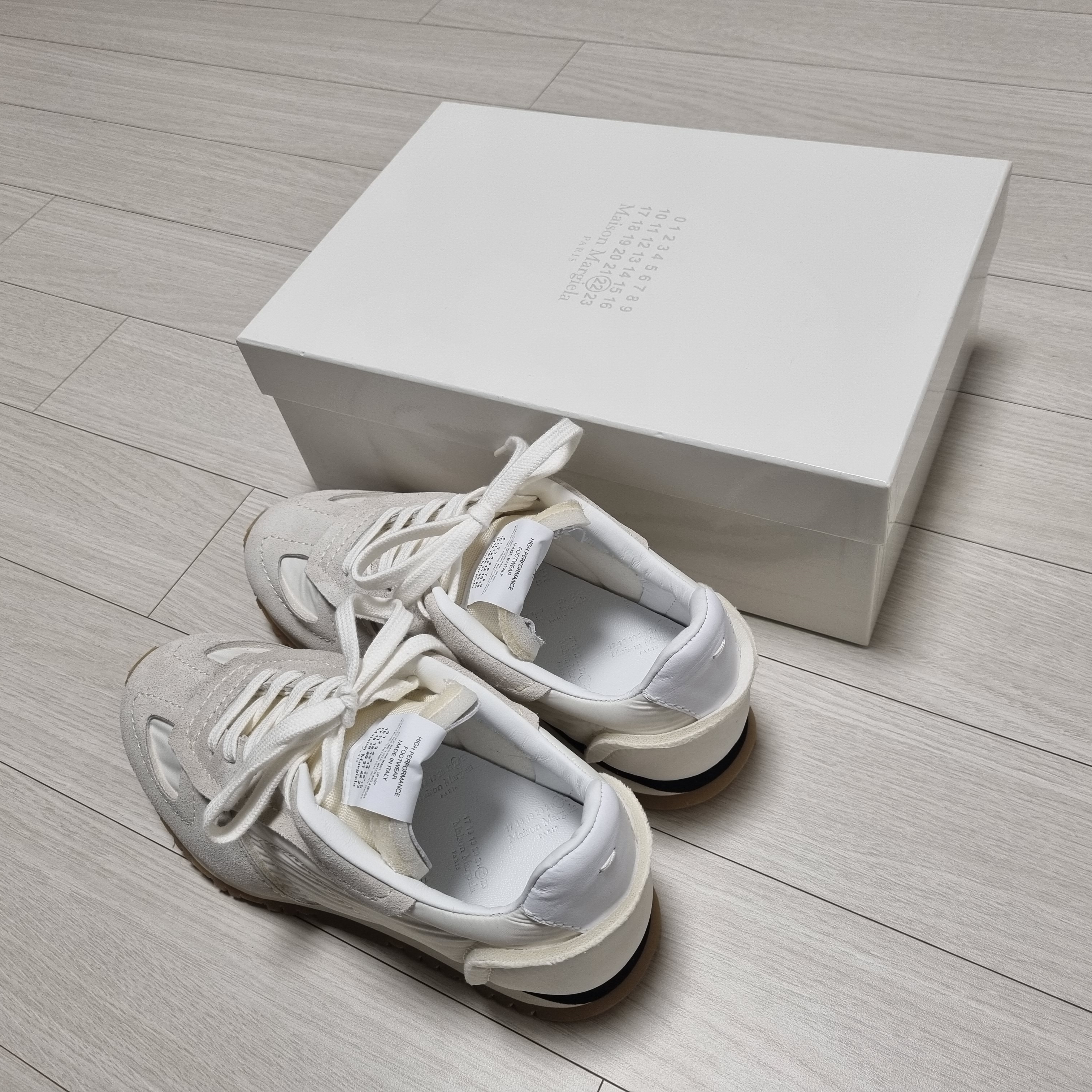 (W) Maison Margiela Retro Runners White 착용 스타일 - 2