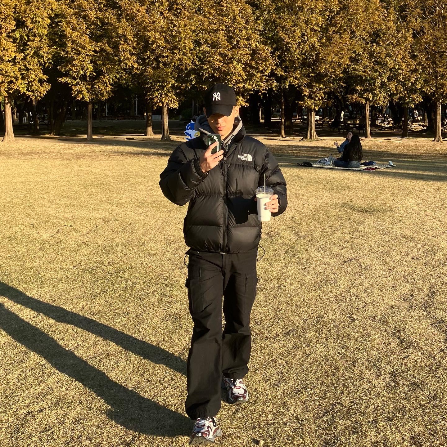 Balenciaga Runner Sneakers Grey Burgundy, The North Face 1996 Retro Nuptse Jacket Black 착용 스타일 - 3