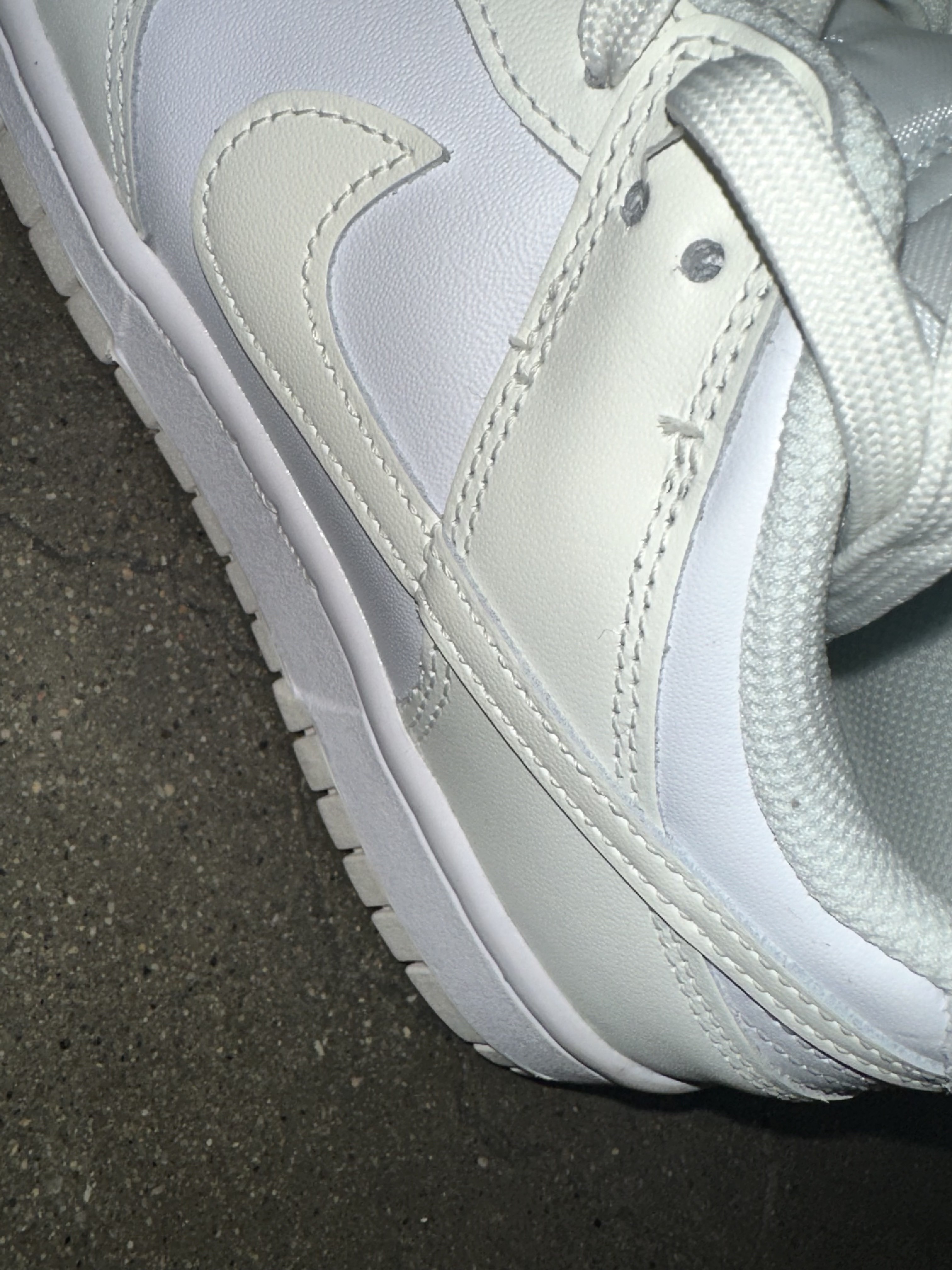 (W) Nike Dunk Low White and Sail 착용 스타일 - 3