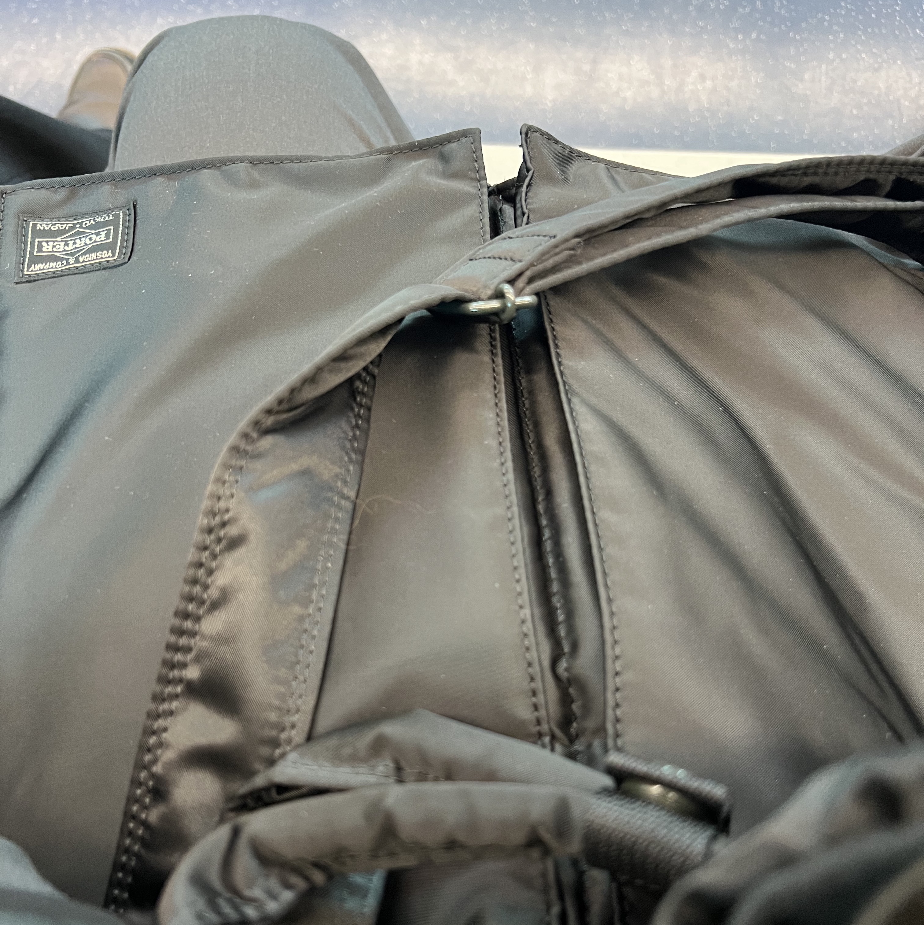 Porter Tanker 2Way Tote Bag Black 착용 스타일