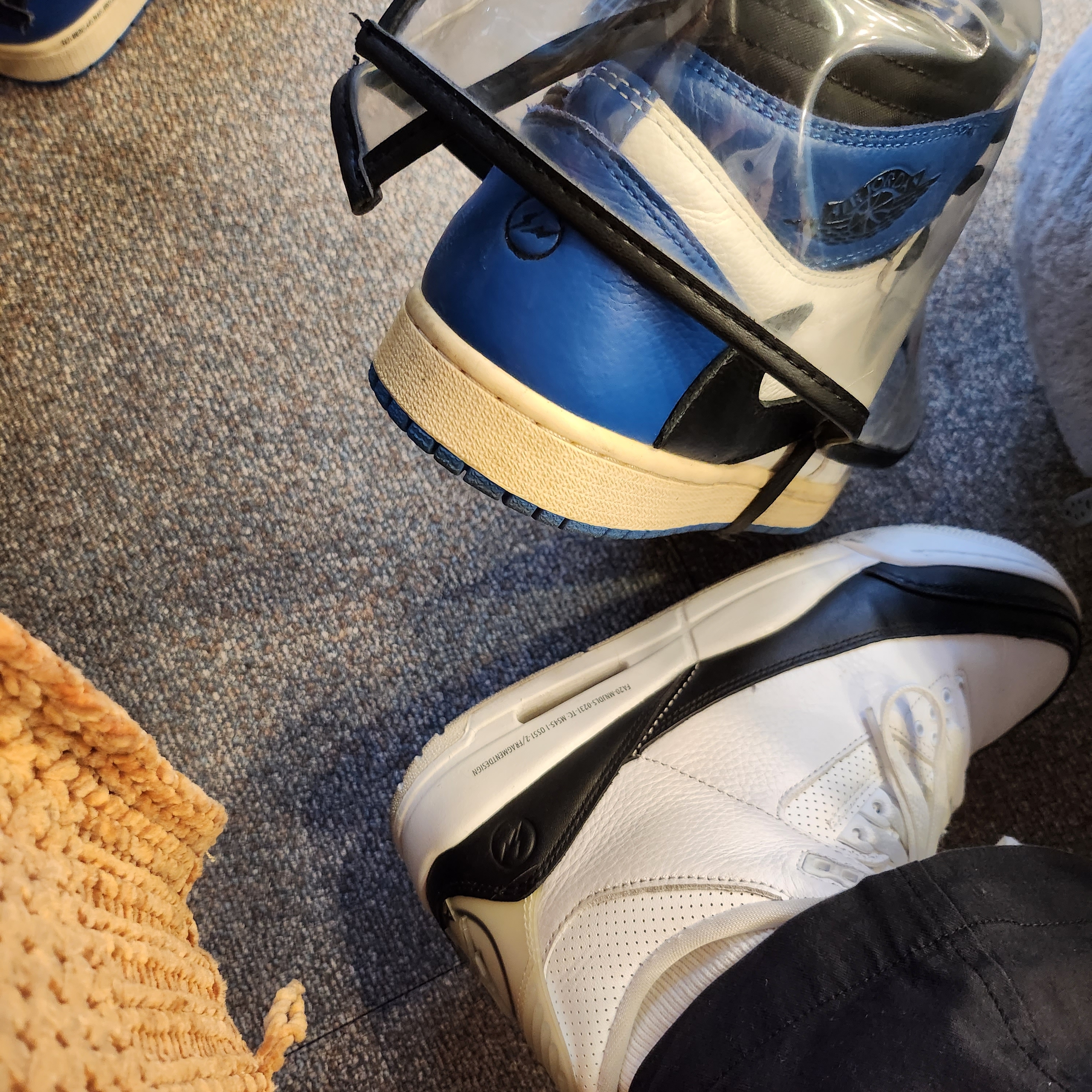 Jordan 1 x Travis Scott x Fragment Retro High OG SP Military Blue, Jordan 3 x Fragment Retro SP White Black 착용 스타일