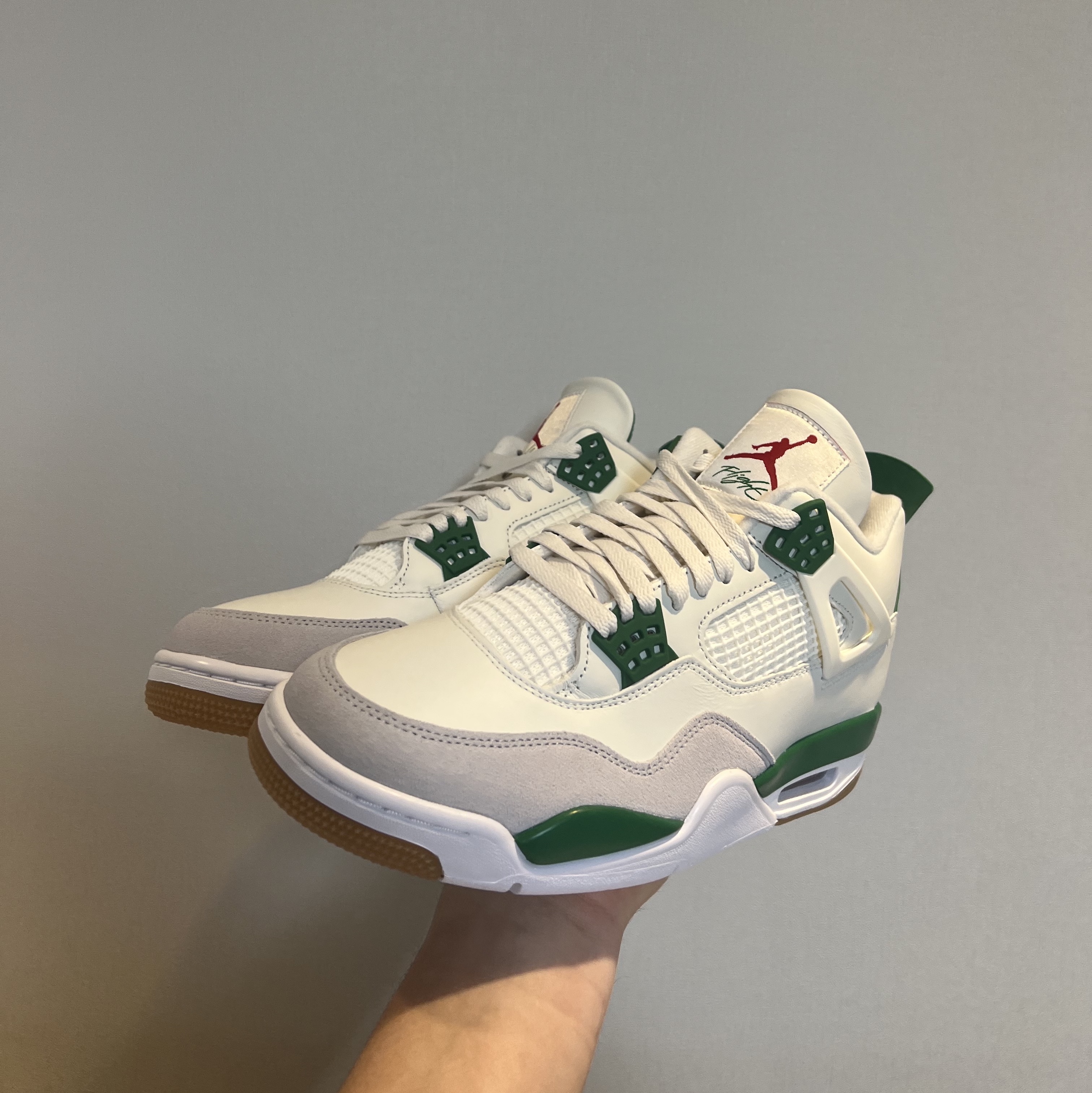 Jordan 4 x Nike SB Retro SP Pine Green 착용 스타일