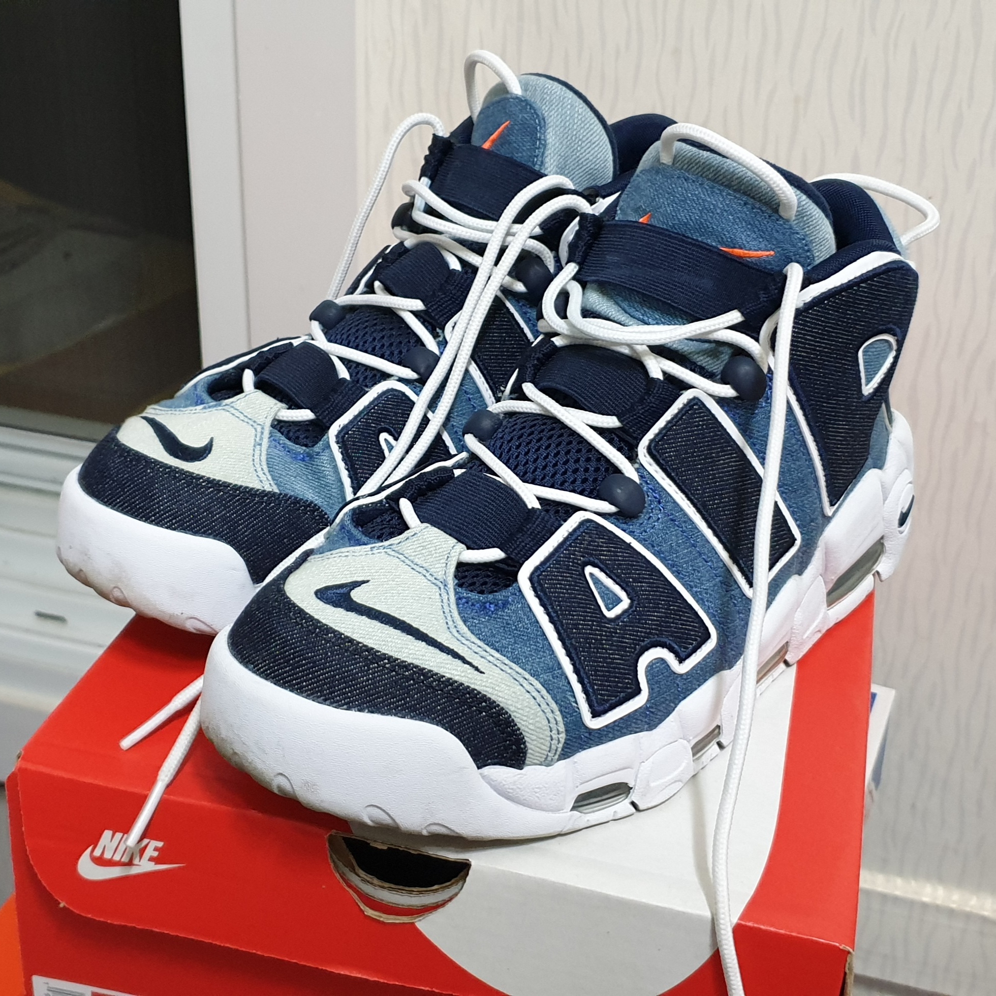 Nike Air More Uptempo 96 Denim 착용 스타일
